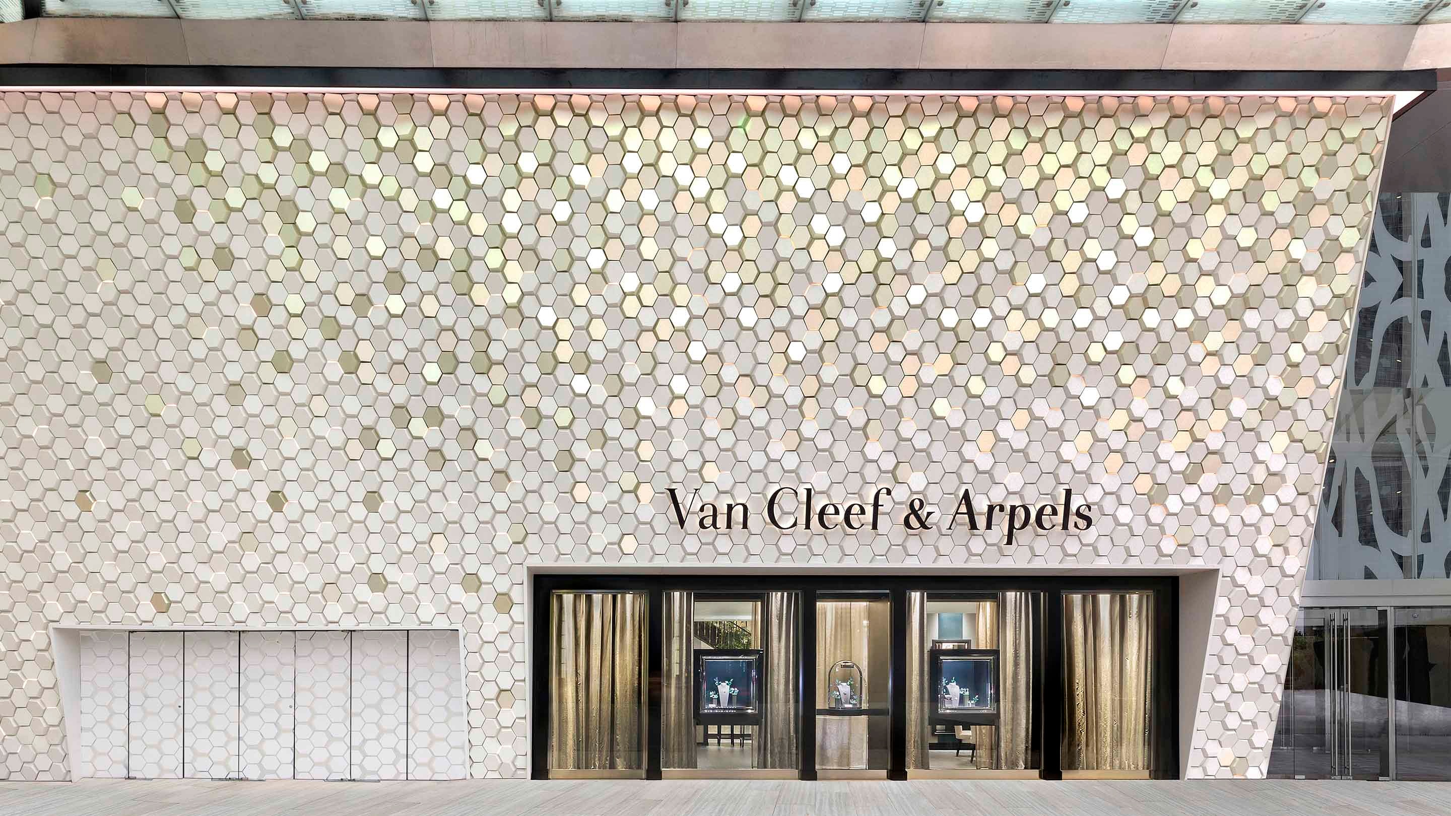 Shangai ifc present the facade view, Van Cleef & Arpels.