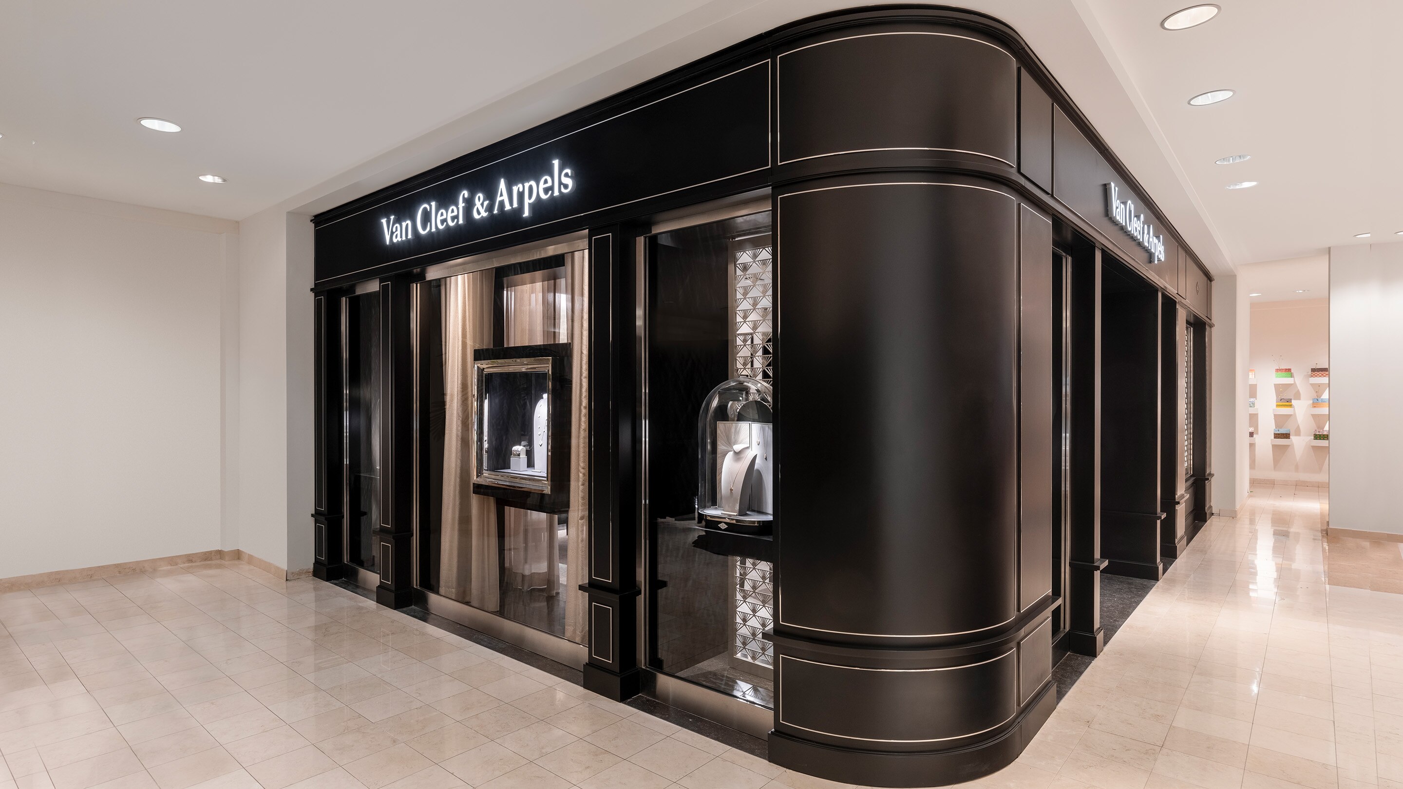 Ala Moana Neiman Marcus Van Cleef & Arpels