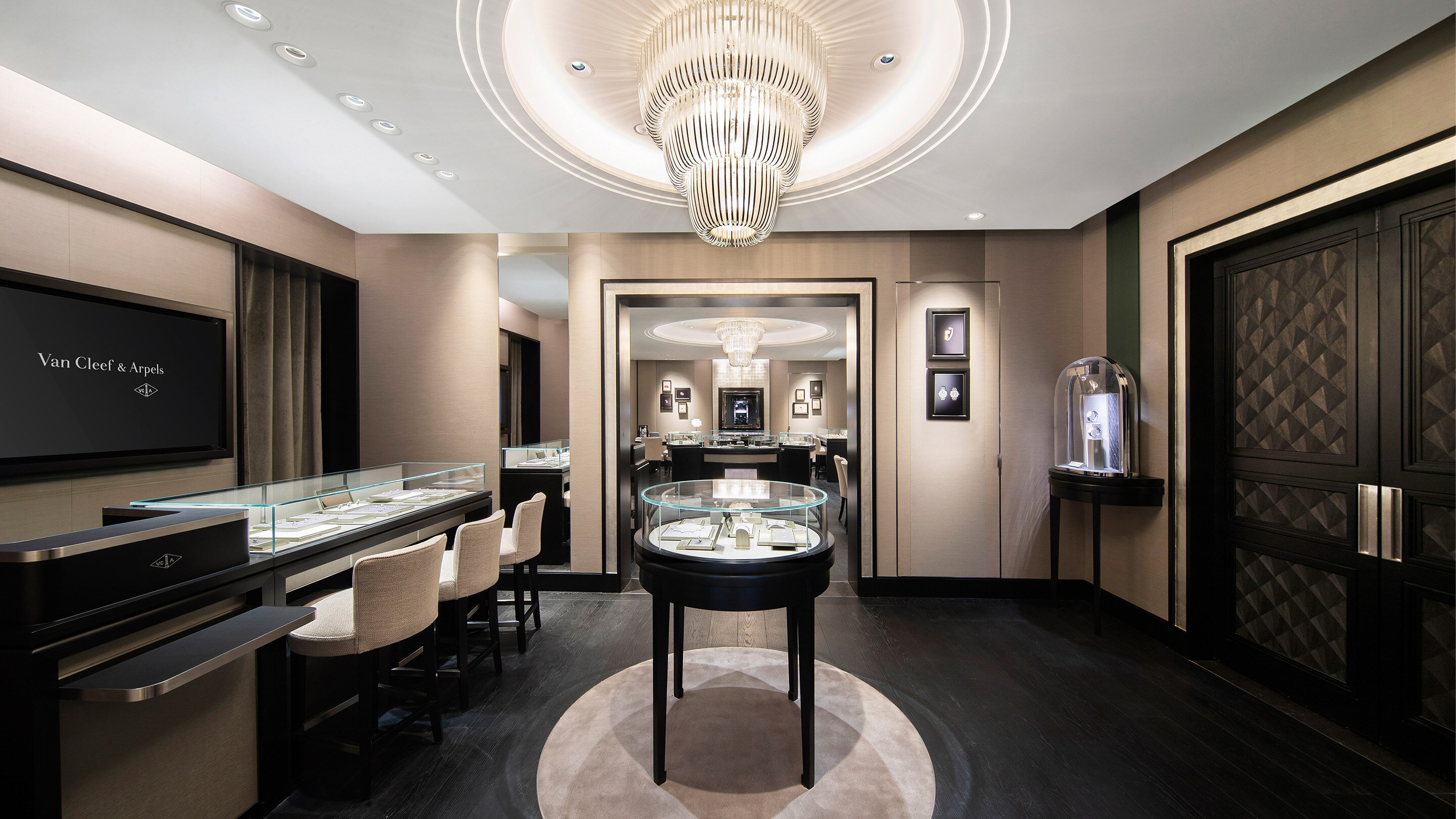 Bejing Parkview Green present the interior sales area 2, Van Cleef and Arpels.