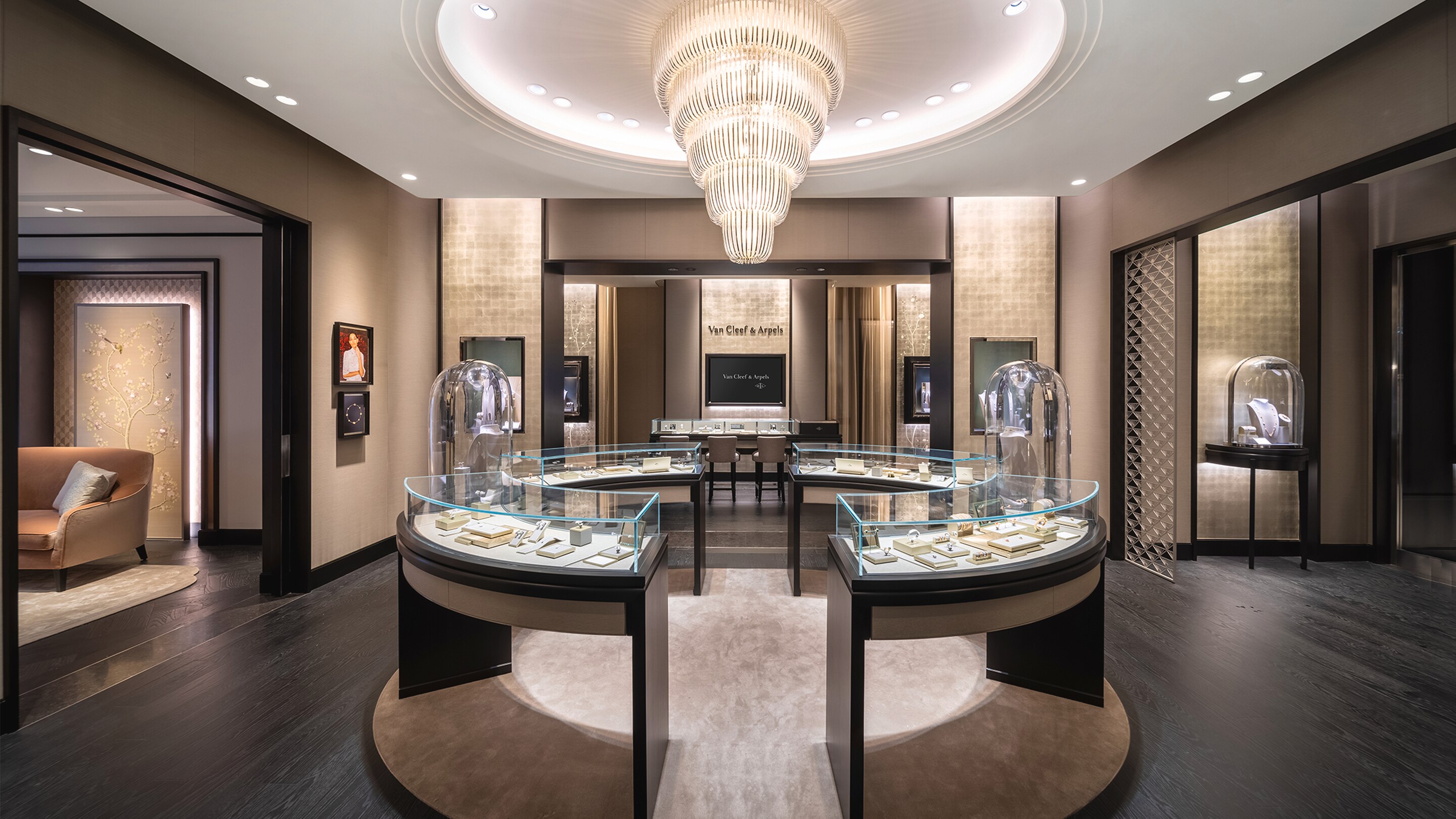 Chongqing Starlight 68 present the interior view1, Van Cleef and Arpels.