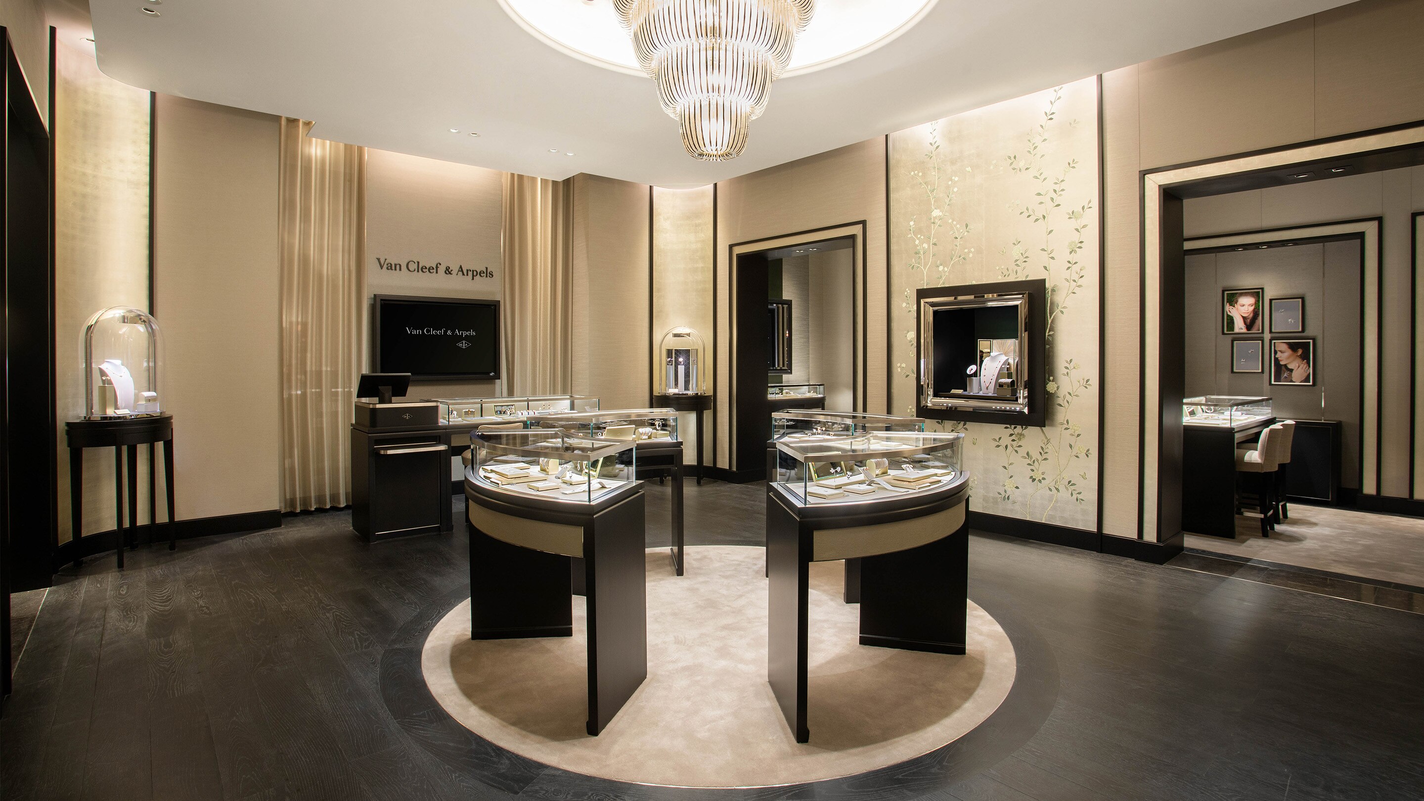 Chenghu SKP boutique presents the main aera view, van cleef and arpels