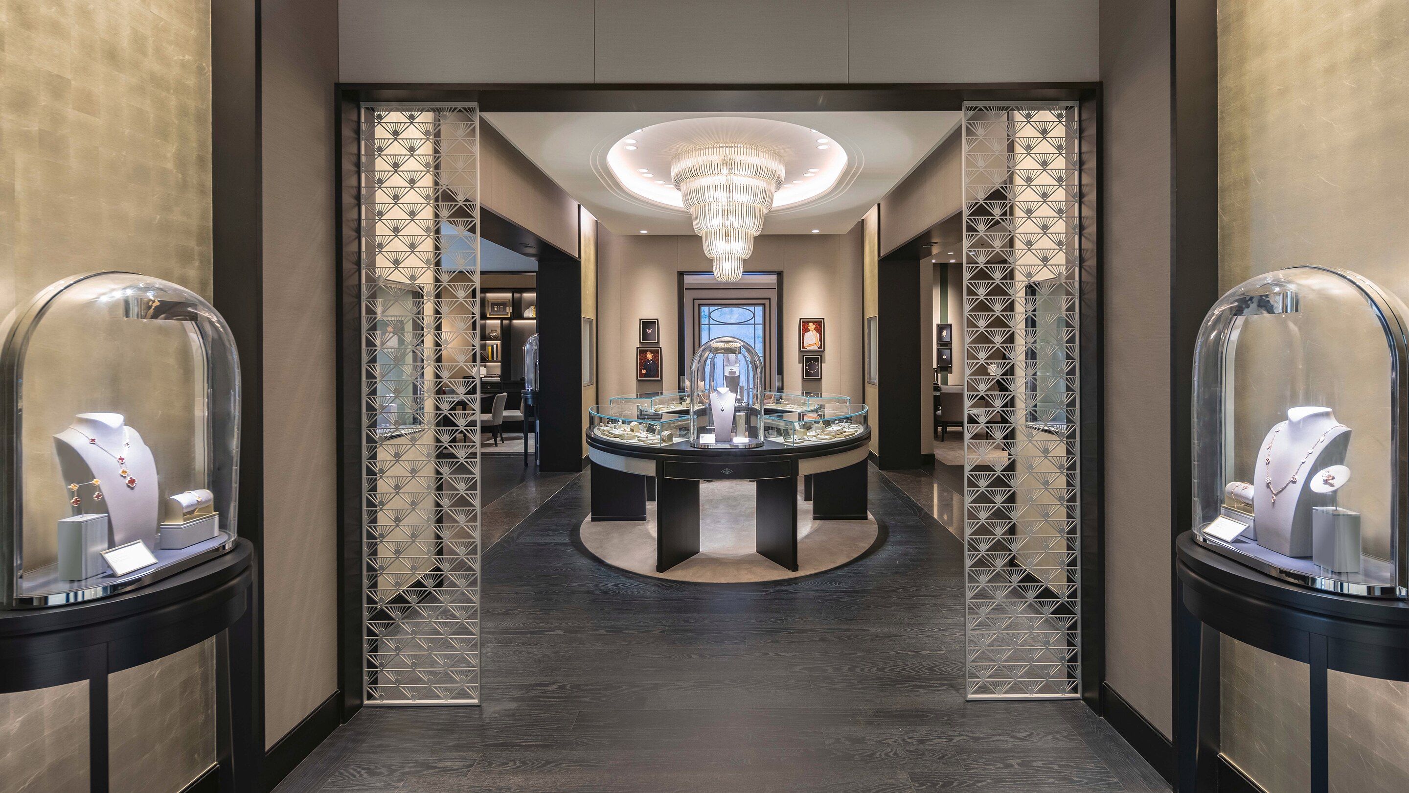 Chongqing Starlight 68 present the interior view3, Van Cleef and Arpels.