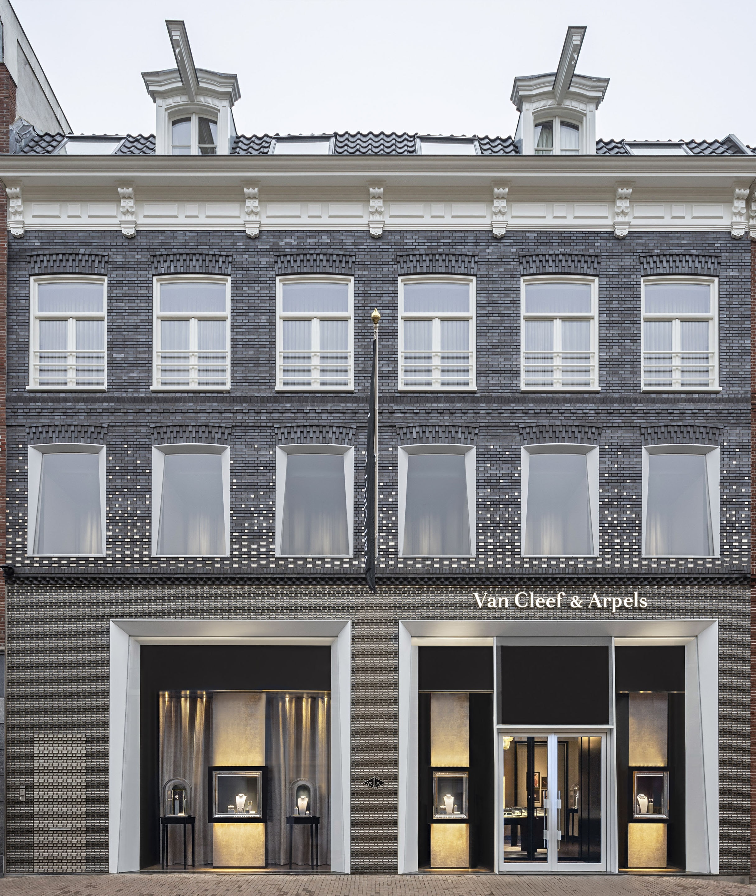 Amsterdam, PC Hoofstraat, picture of the boutique's façade, Van Cleef & Arpels.