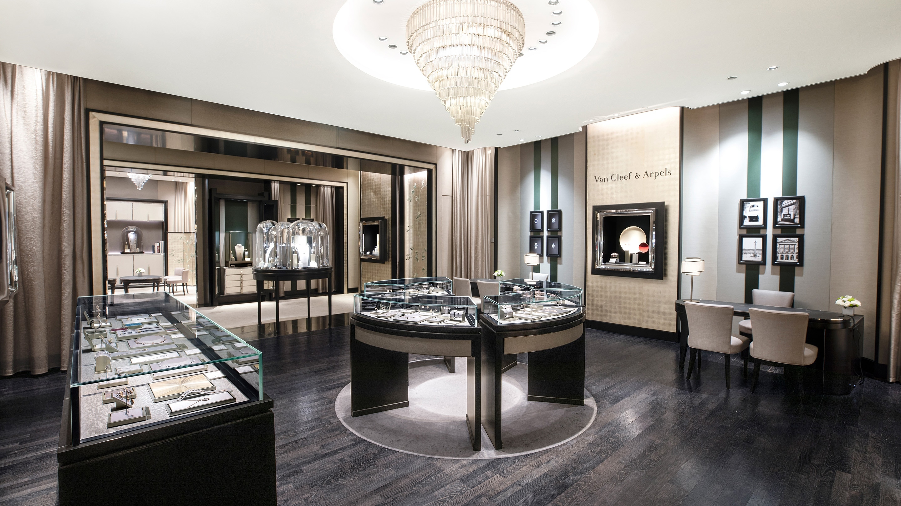 Wuhan International Plaza present the main area 2 view, Van Cleef and Arpels.