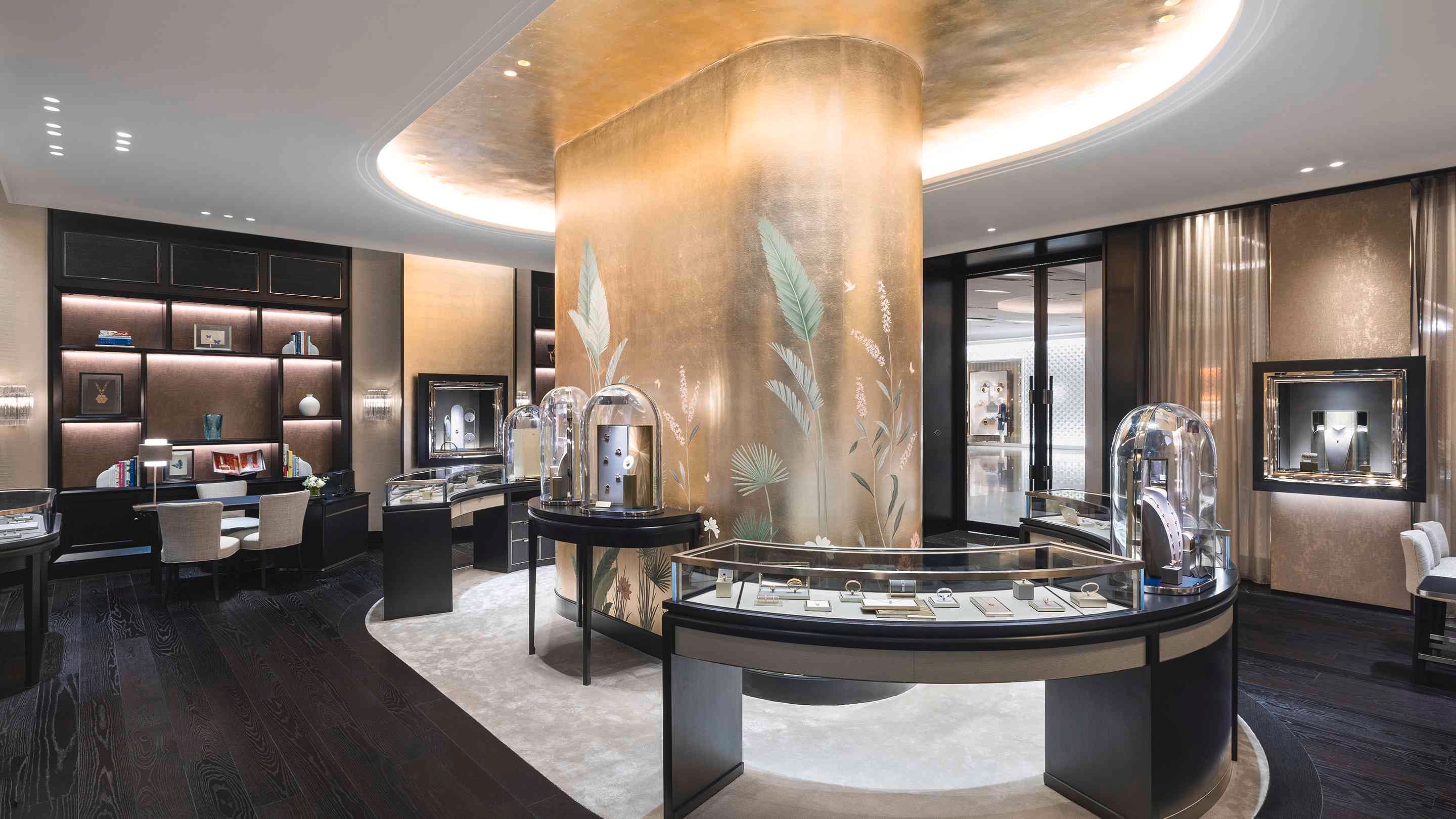 Bangkok - Siam Paragon boutique present the interior view, Van Cleef & Arpels