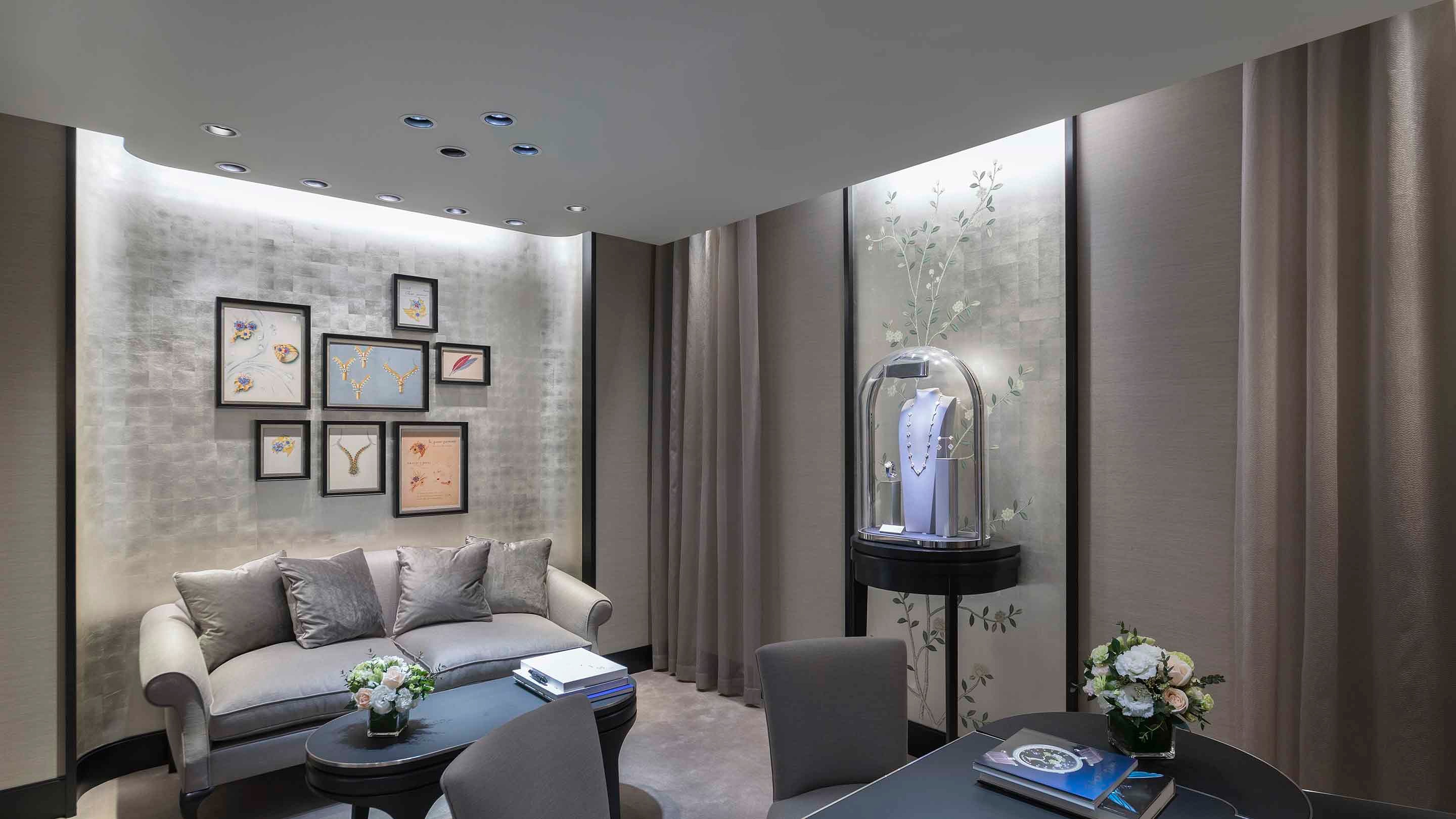 Seoul, the&nbsp;Duty free lotte main boutique, present the interior salon view. Van Cleef & Arpels.