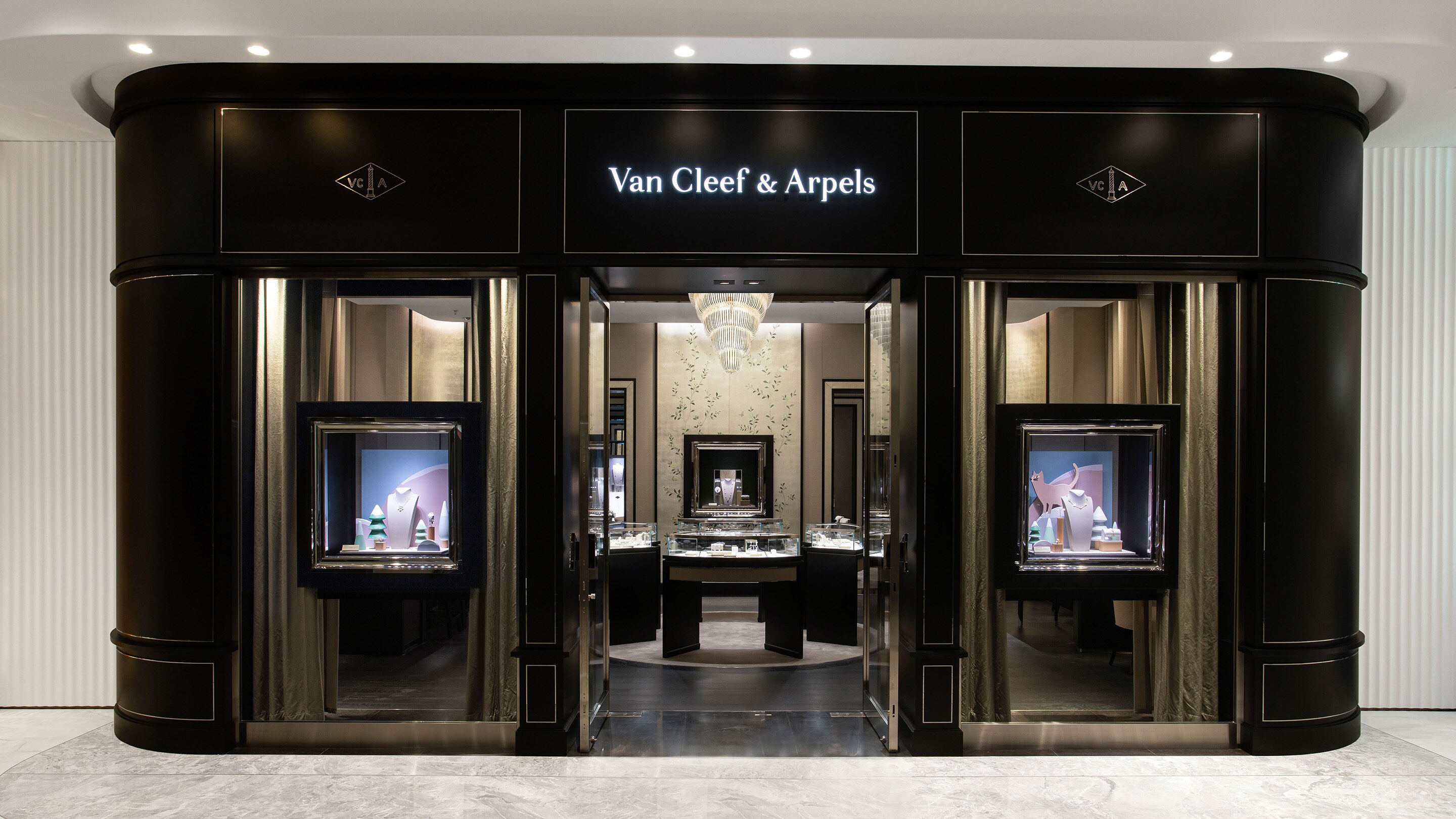 Chenghu SKP boutique presents the facade view, van cleef and arpels