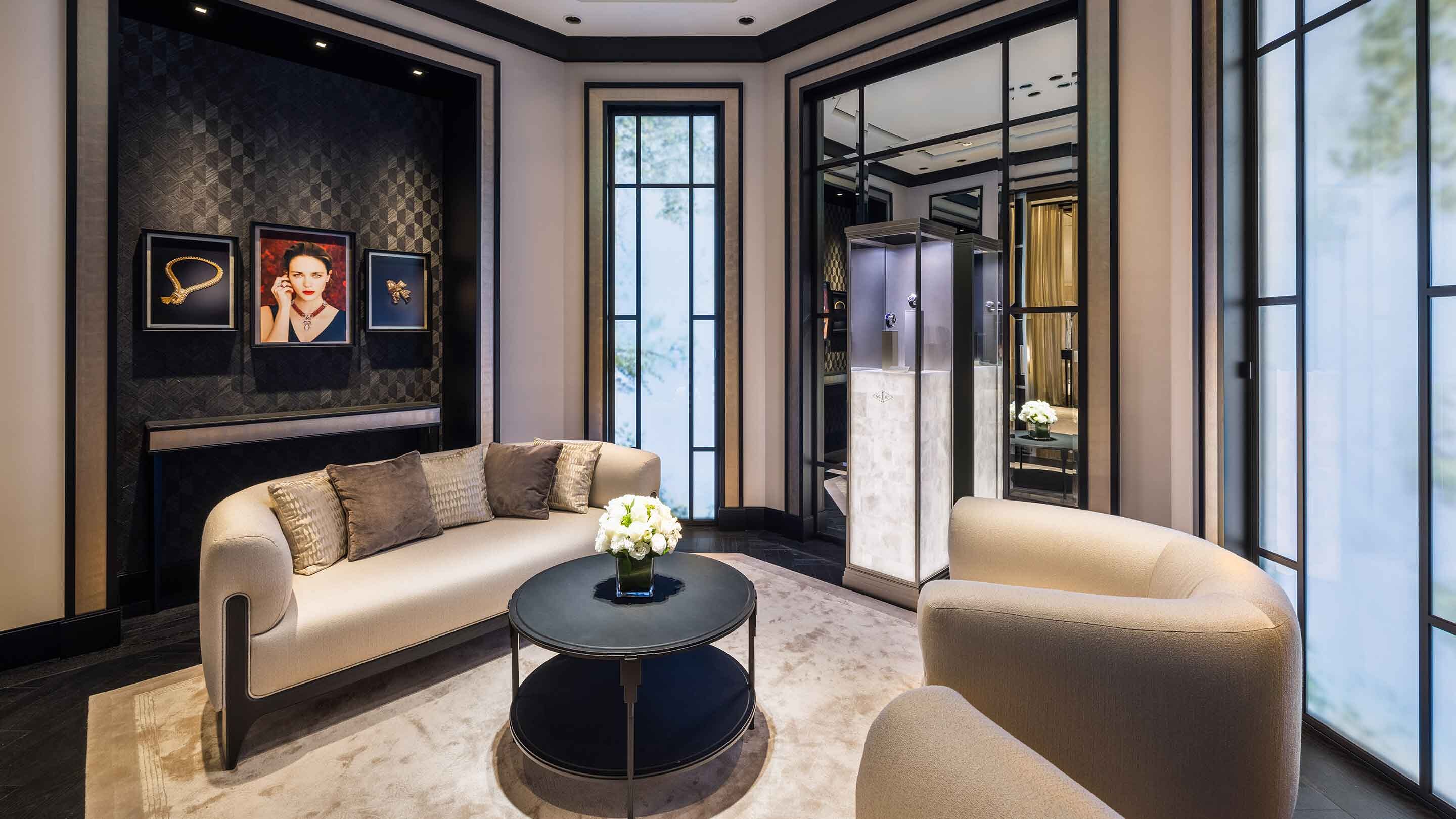 Busan, Shinsegae Centum City boutique present the salon view. Van Cleef & Arpels.