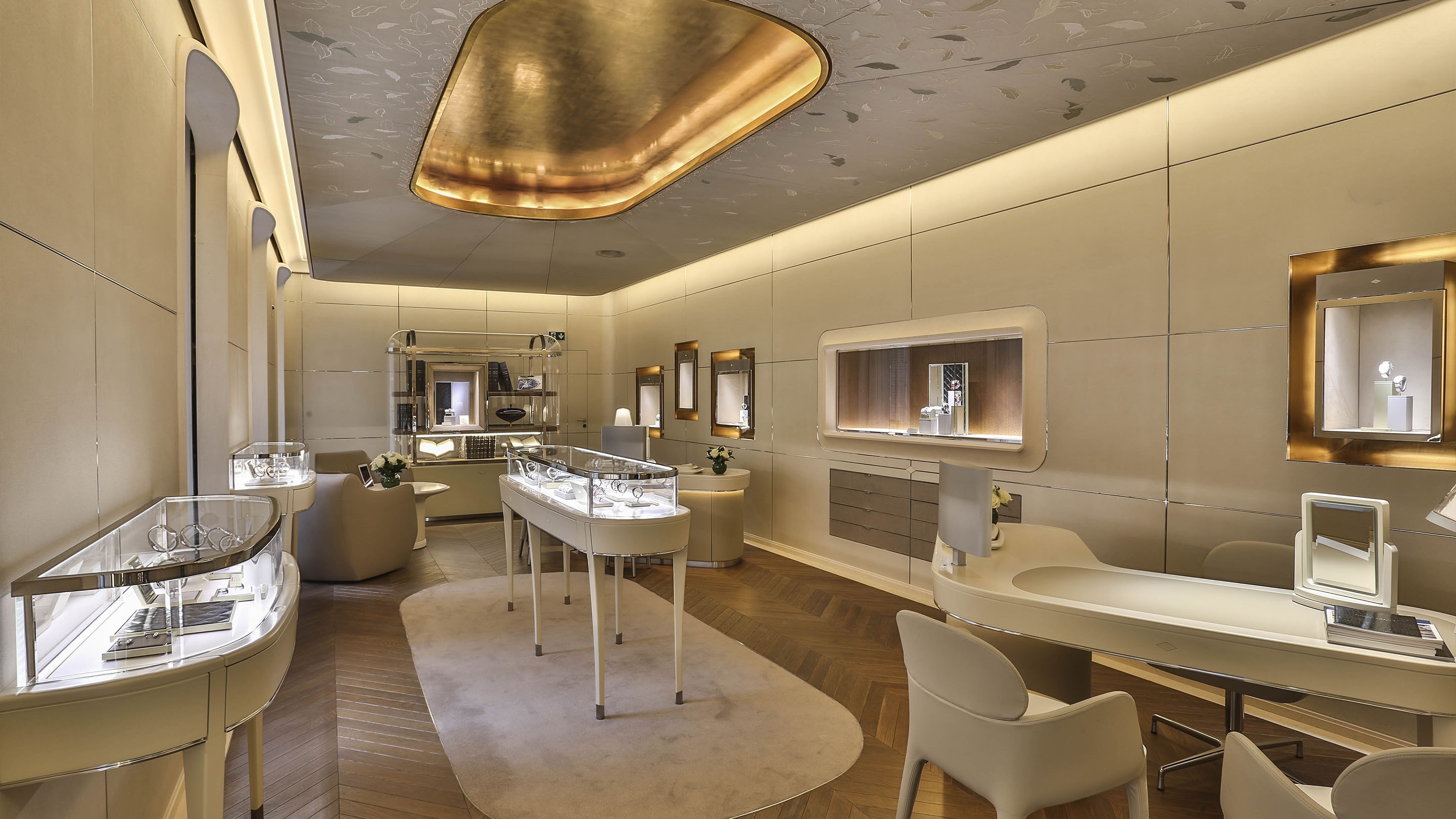 Paris 20 Vendôme, picture of the boutique's main area, Van Cleef & Arpels.