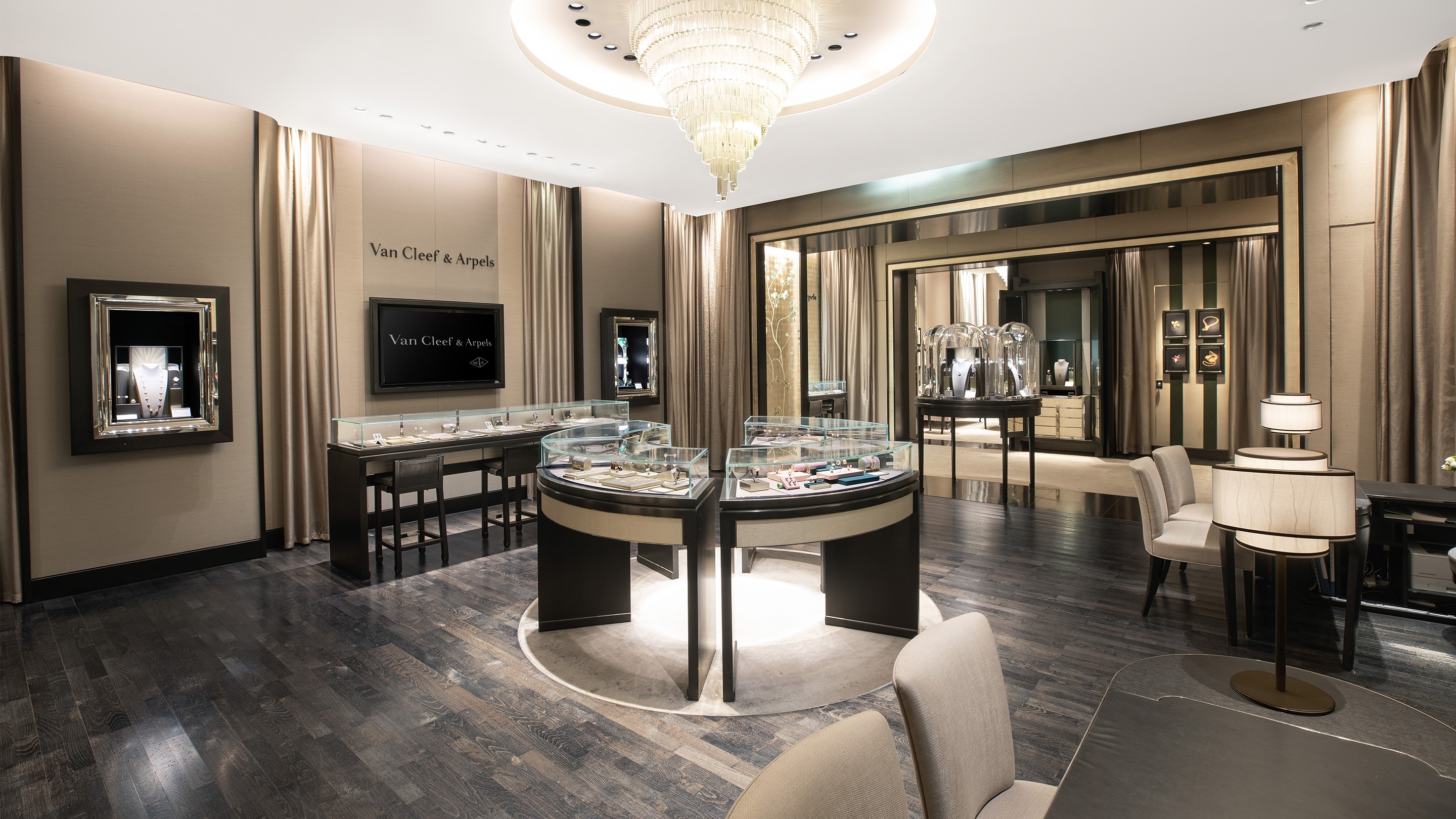 Wuhan International Plaza present the main area 1 view, Van Cleef and Arpels.