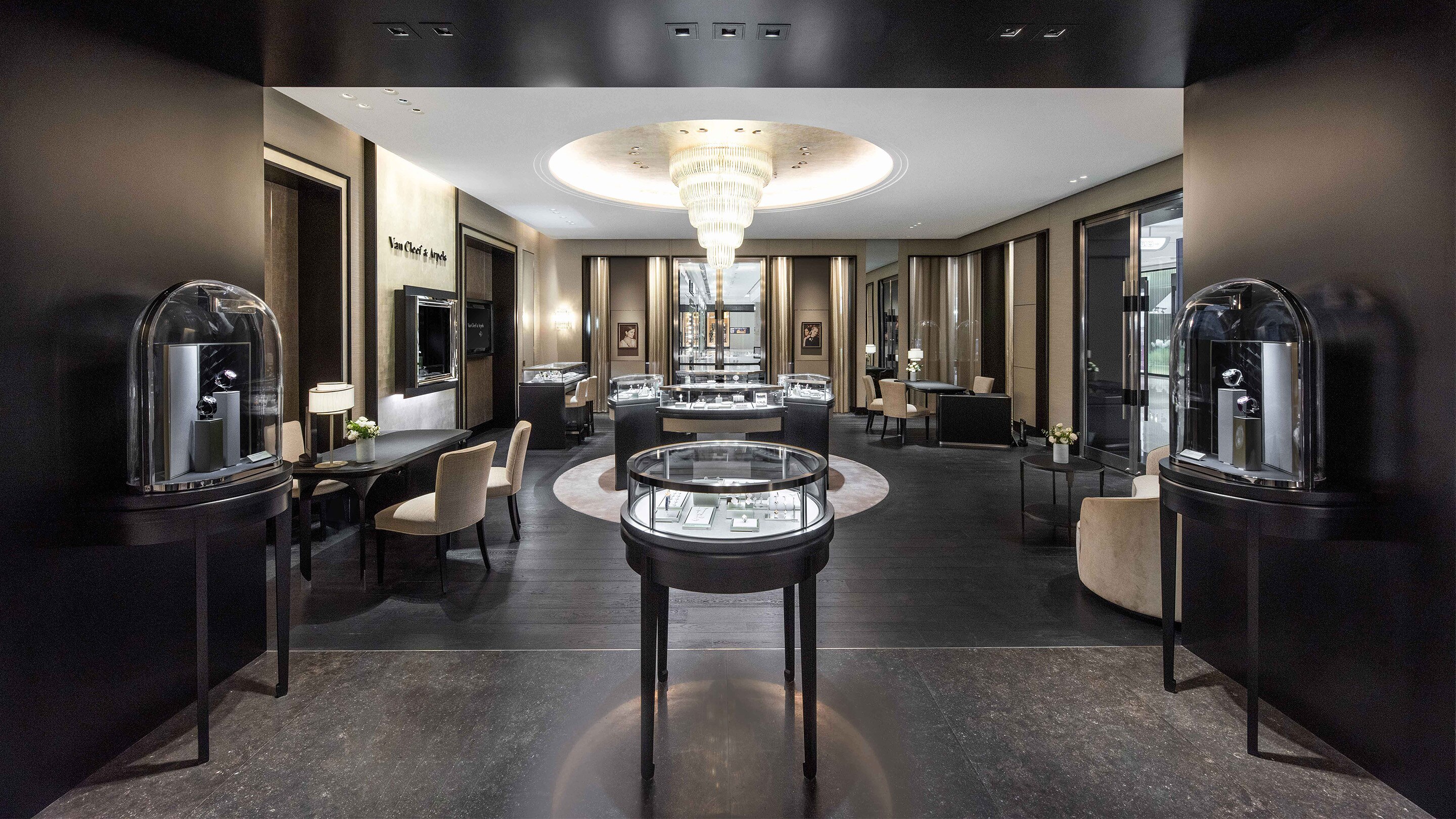 Jinan Guihe boutique present the main aera view, Van cleef and arpels