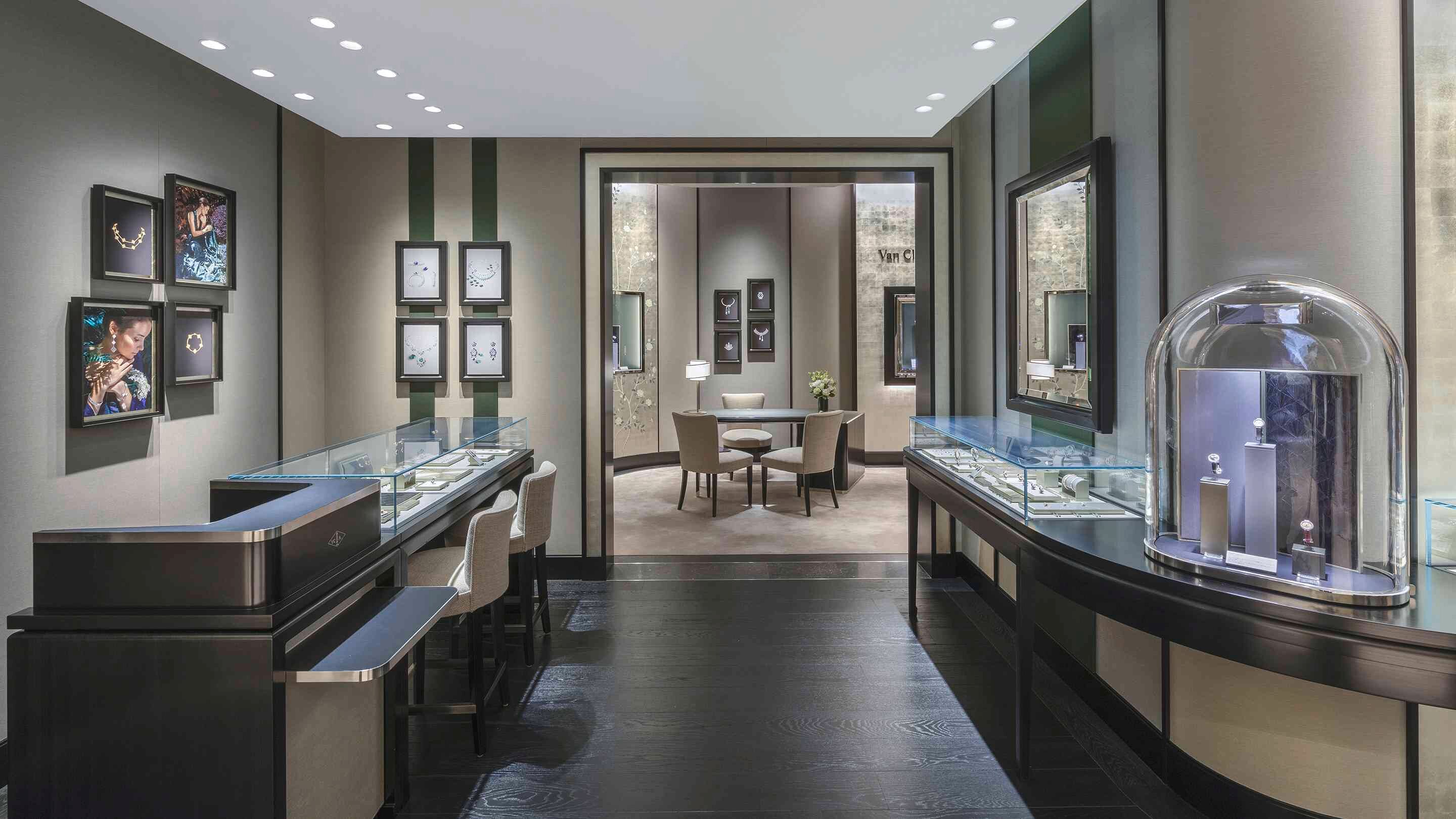 Kobe - Hankyu boutique present the interior view, Van Cleef & Arpels