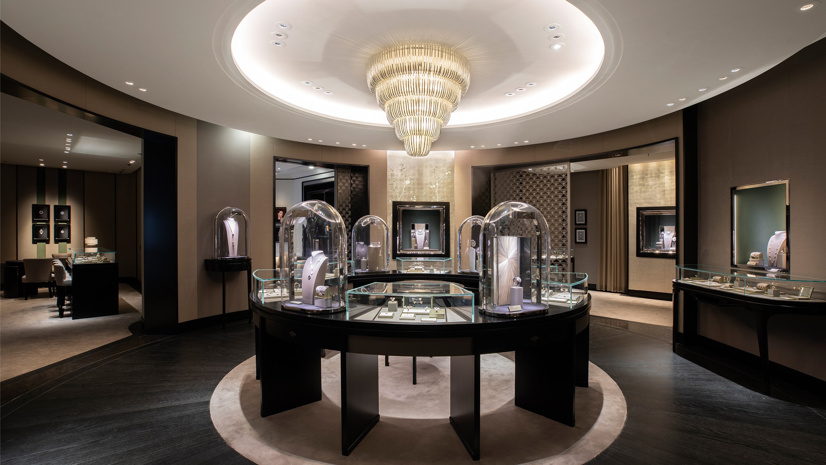 Shanghai Taikoo present the main area 1, Van Cleef and Arpels.
