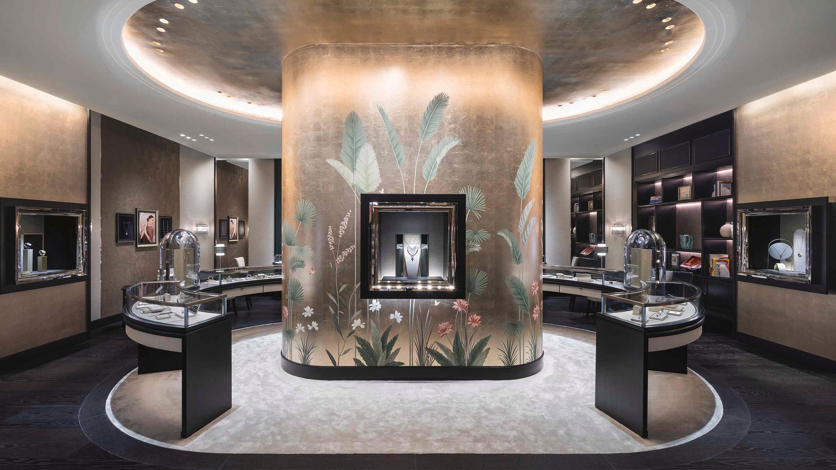 Bangkok - Siam Paragon boutique present the interior view, Van Cleef & Arpels
