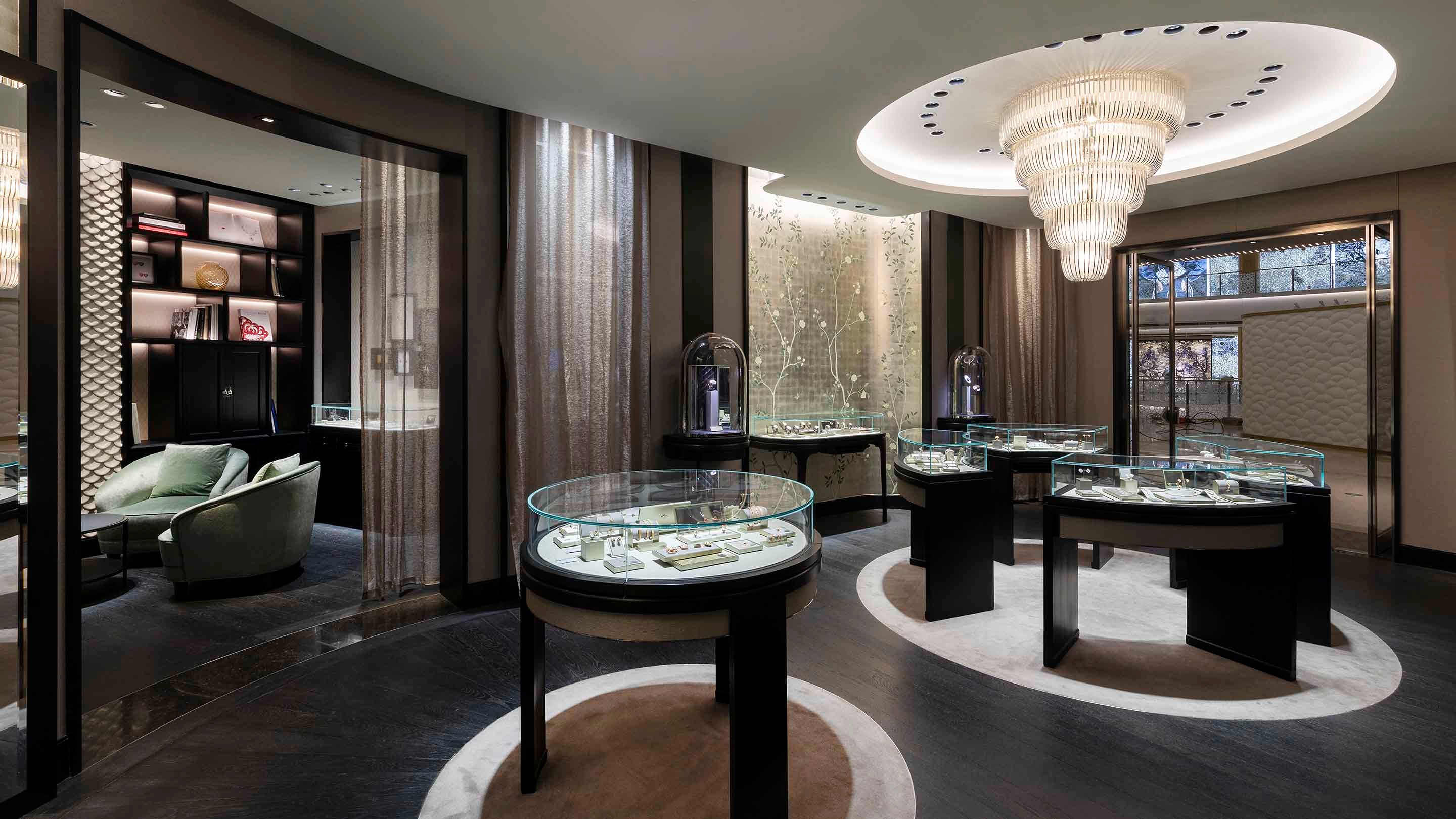 Shanghai Plaza 66 present the interior main area 1 view, Van Cleef & Arpels.