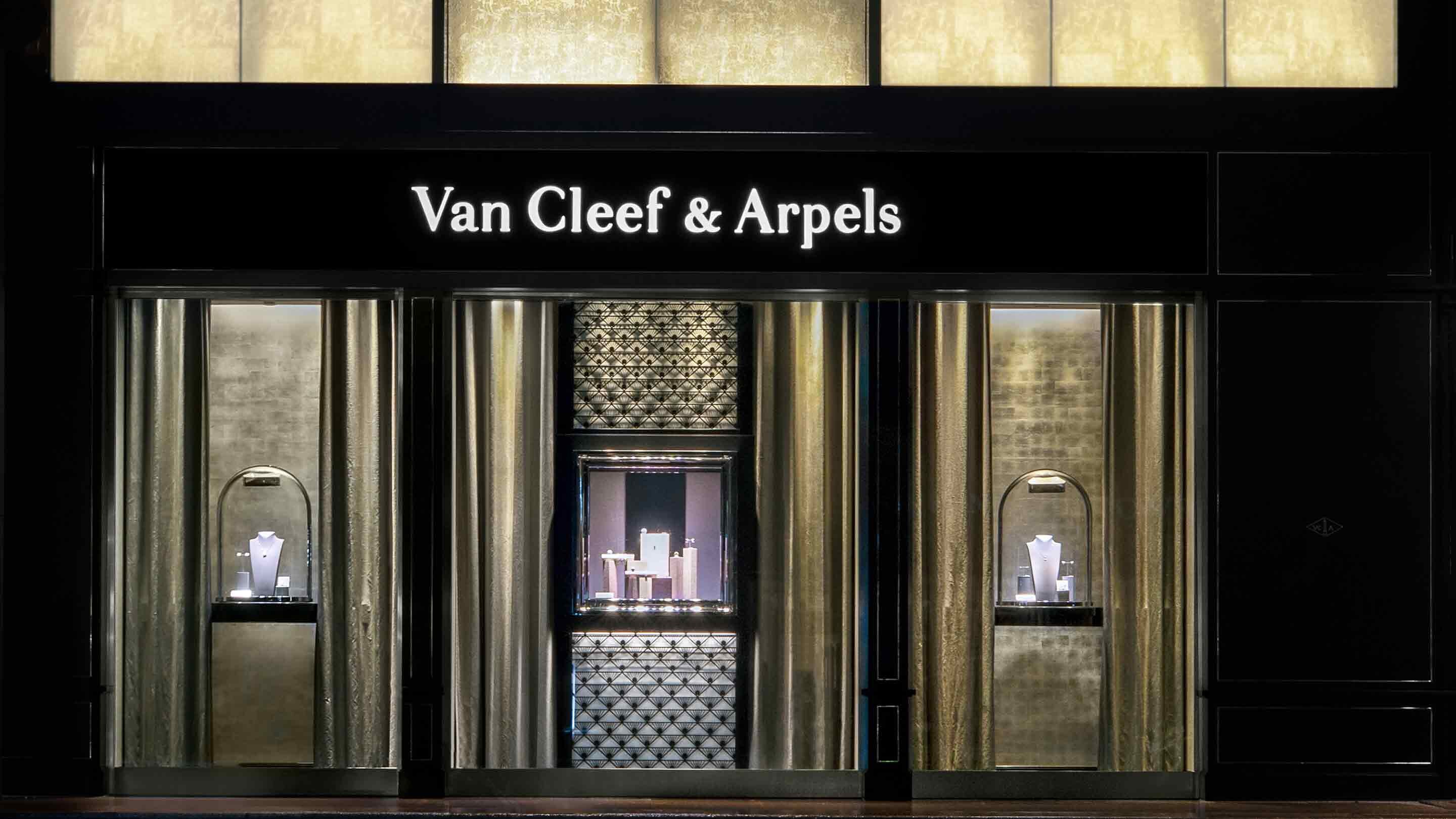 Hangzhou Tower present the exterior facade, Van Cleef & Arpels.
