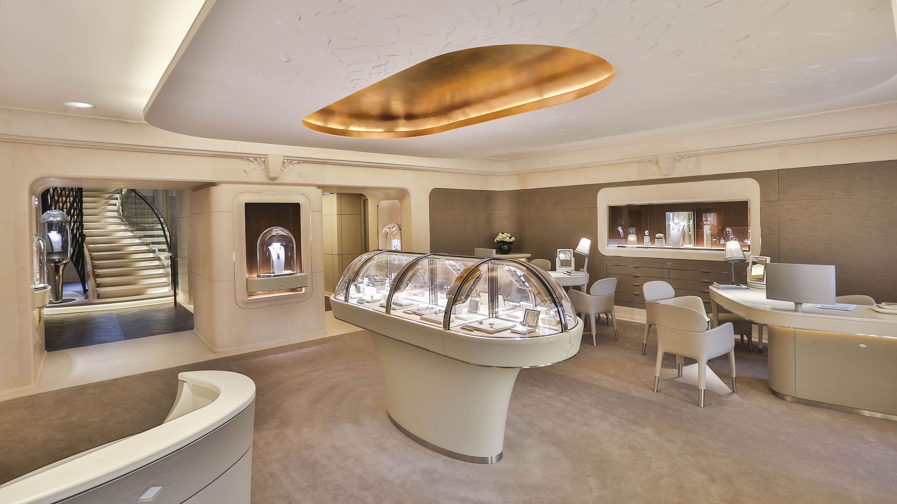 Paris 20 Vendôme, picture of the boutique's main area, Van Cleef & Arpels.