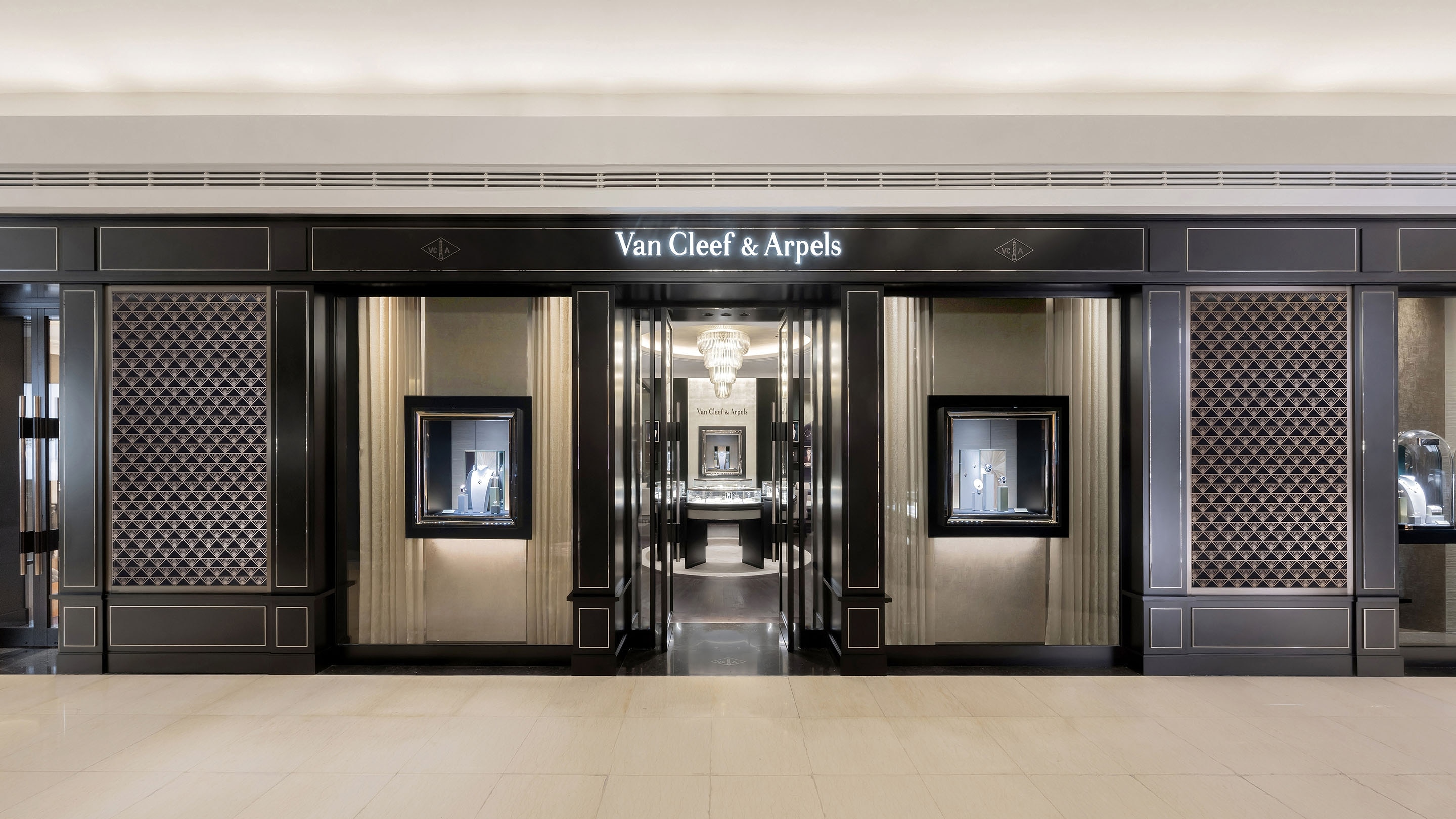 Suzhou Matro, picture of the boutique's façade, Van Cleef & Arpels.