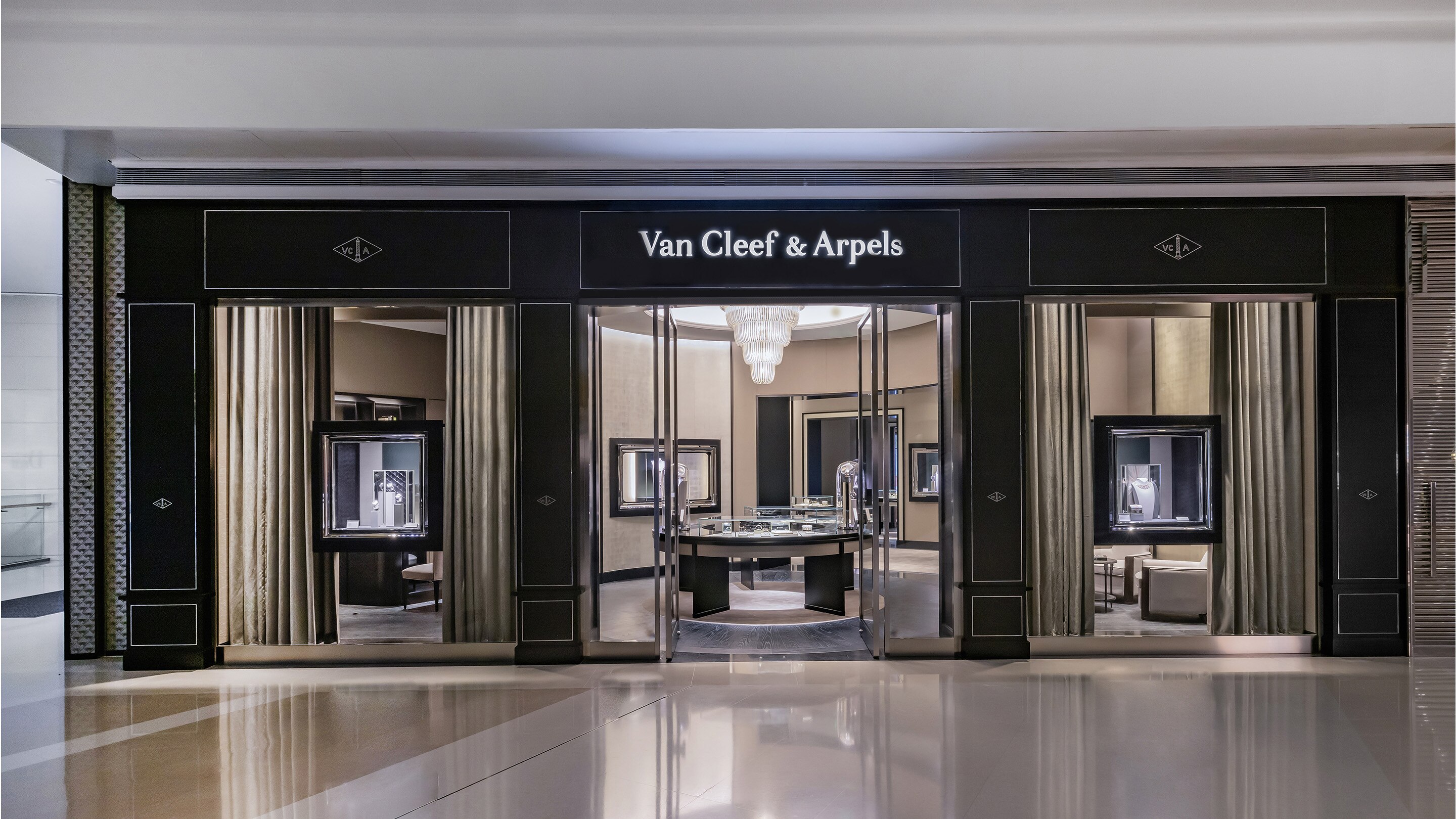 Shenyang MIXC present the facade view, Van Cleef and Arpels.