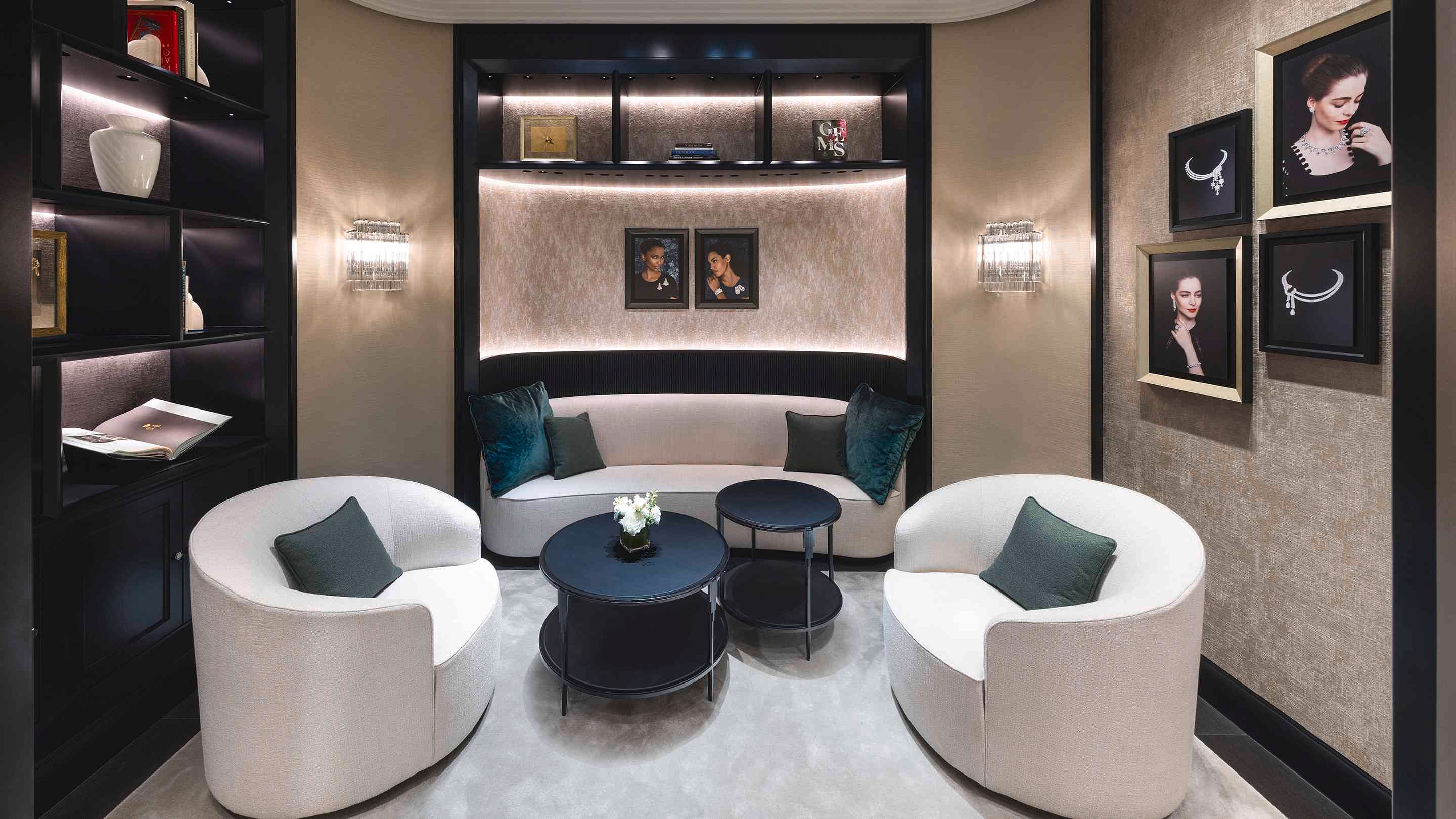 Bangkok - Siam Paragon boutique present the interior view, Van Cleef & Arpels