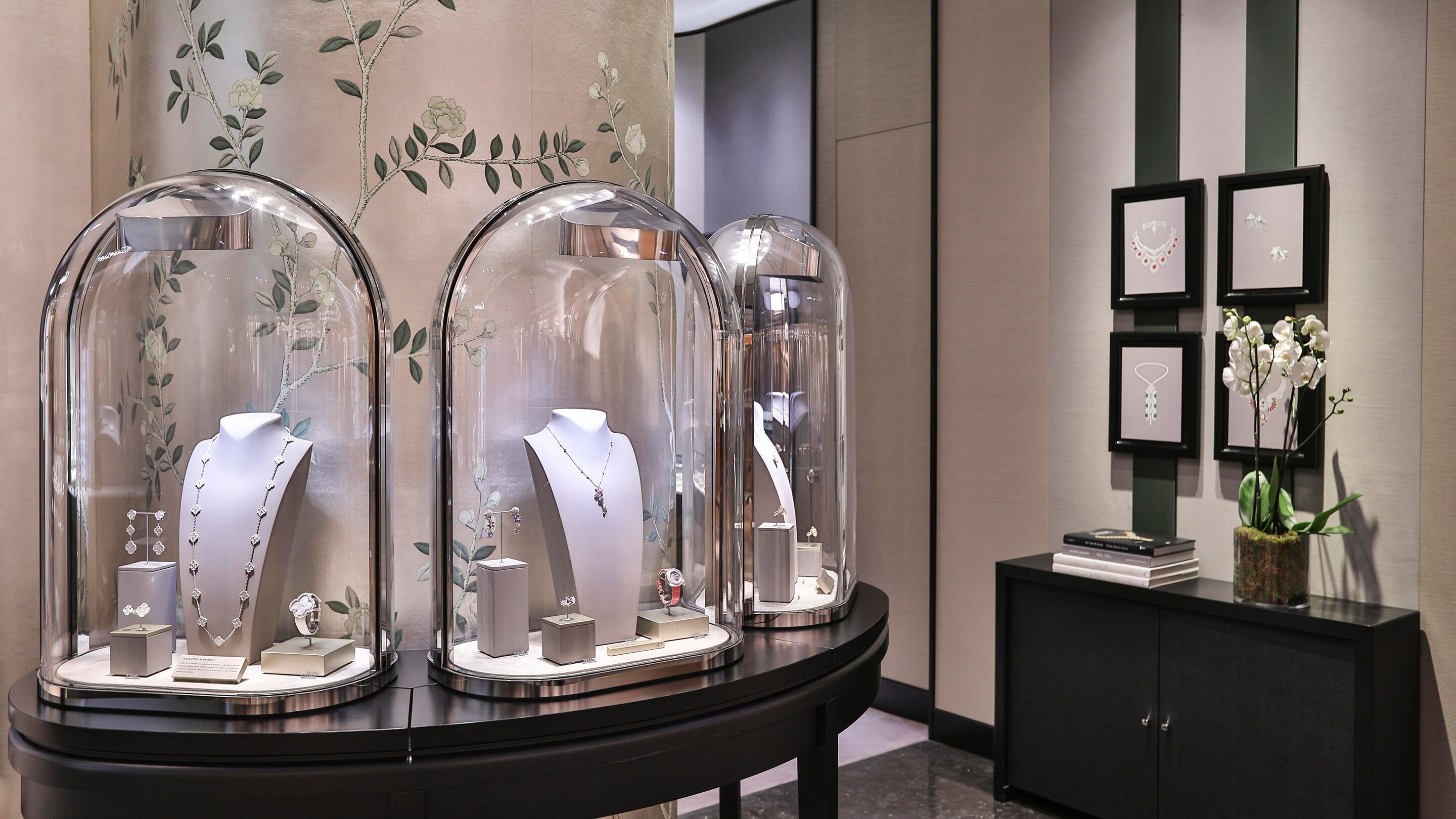 Van cleef and arpels store near me deals