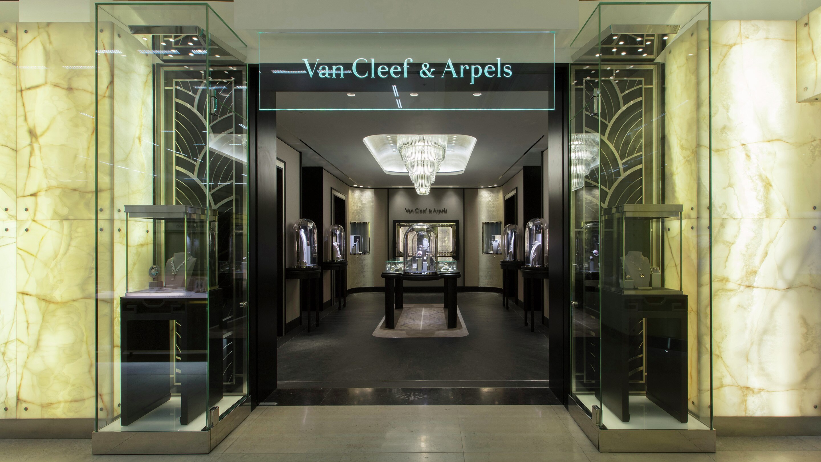 Van cleef arpels магазины. балет драгоценности красивые картинки. Van cleef дубай. дом ван клиф коллекция. Van cleef дубай.