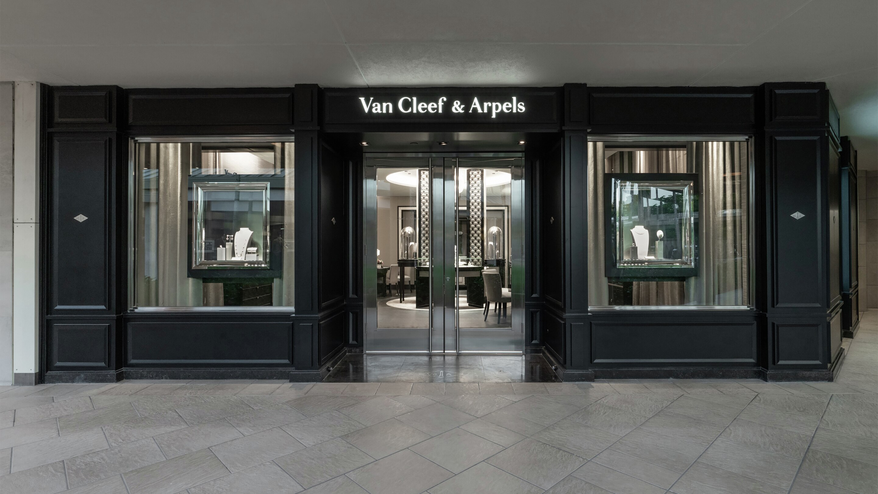 naples waterside shops boutique present facade view, Van Cleef & Arpels