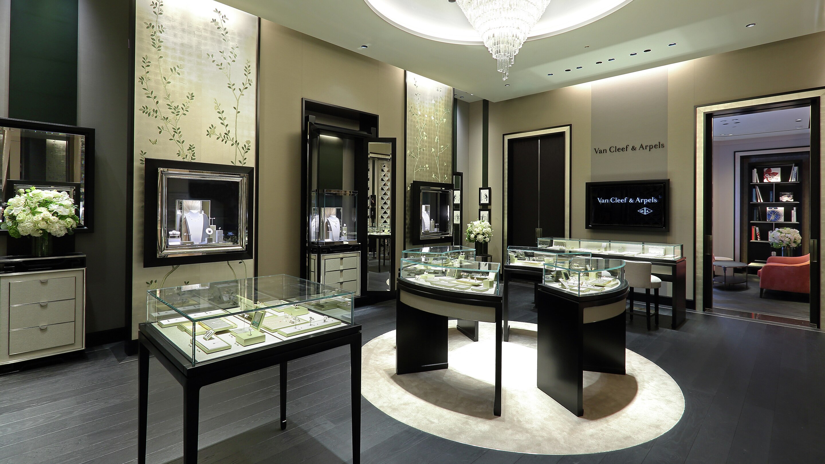 nagoya midland square boutique present the main area, Van Cleef & Arpels