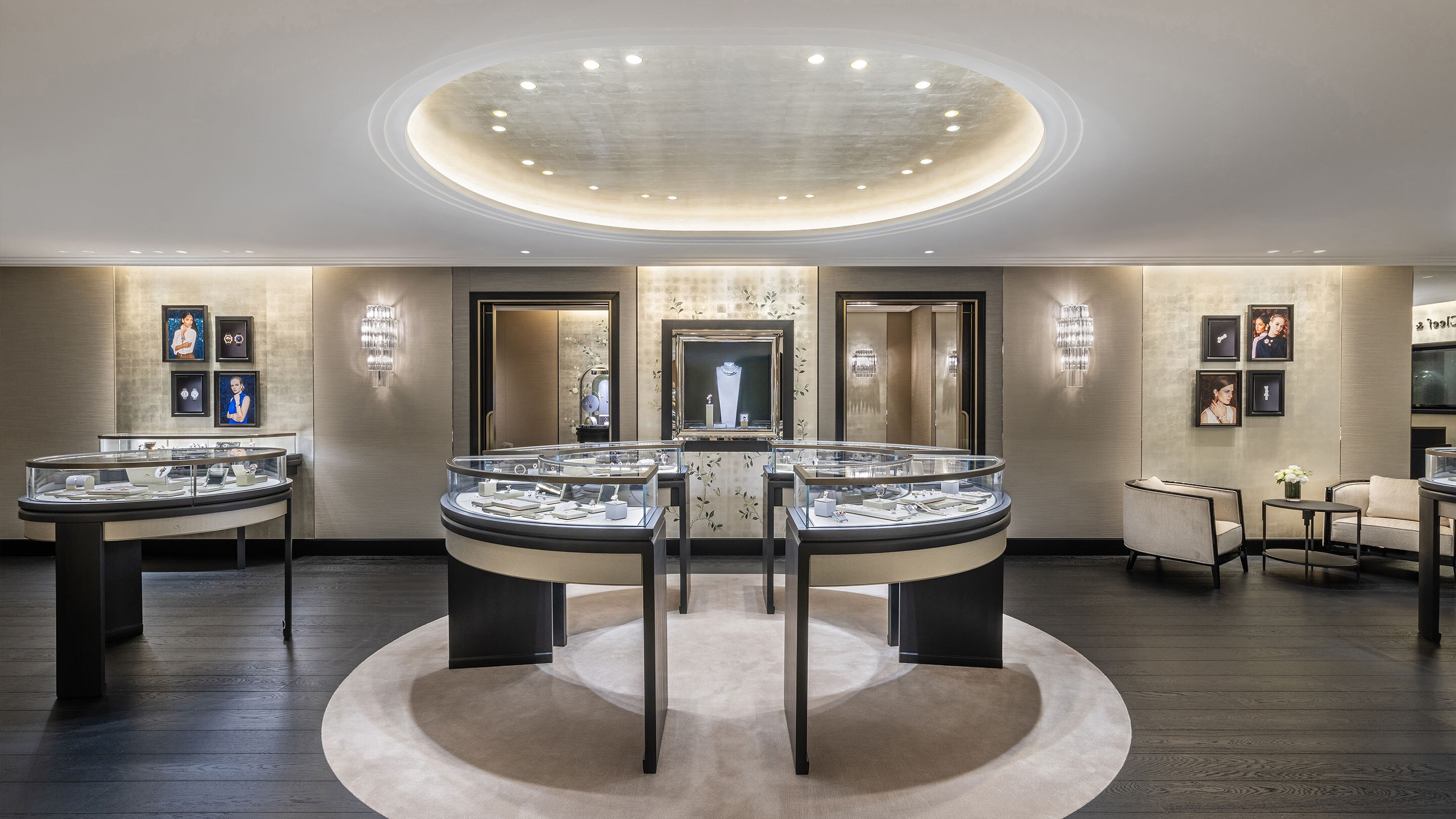 Isetan Shinjuku, picture of the boutique's main area, Van Cleef & Arpels.