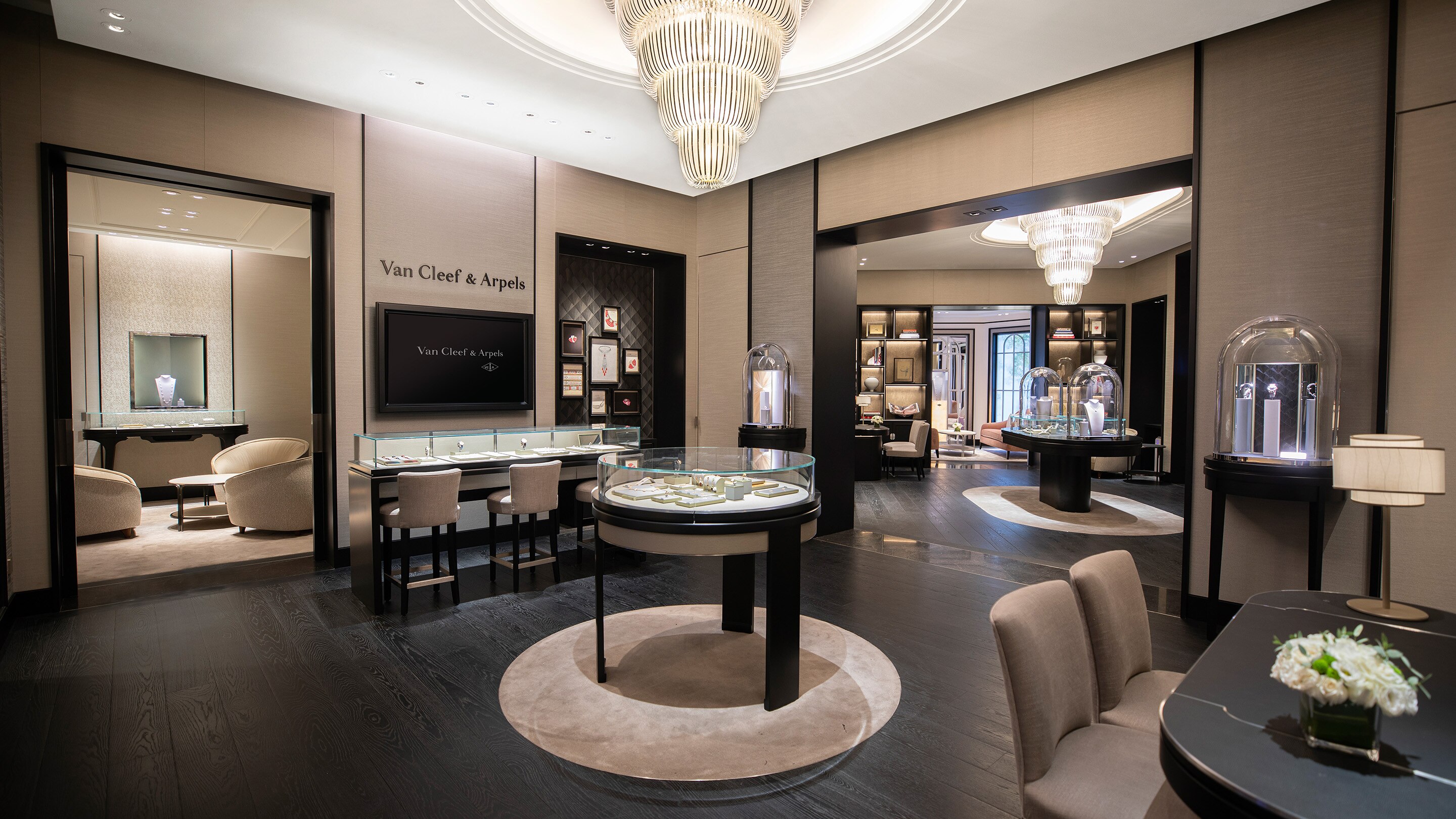 Shanghai L&#39;avenue present the main area 2 view, Van Cleef and Arpels.