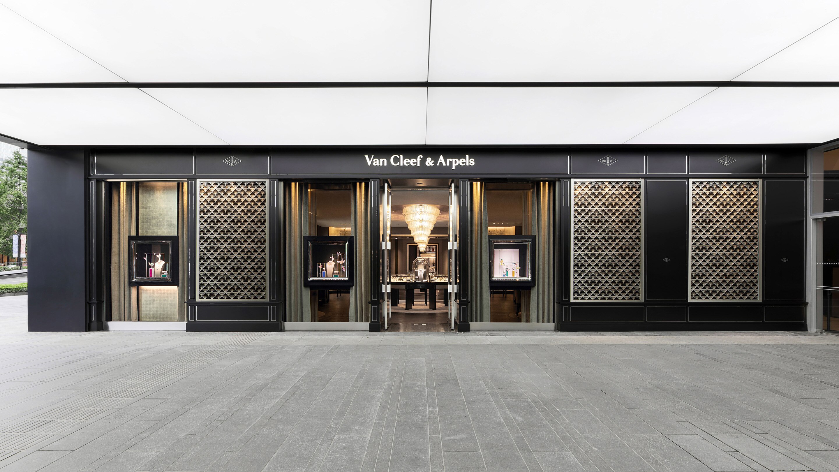 Chengdhu IFS internal present the exterior facade view, Van Cleef & Arpels.