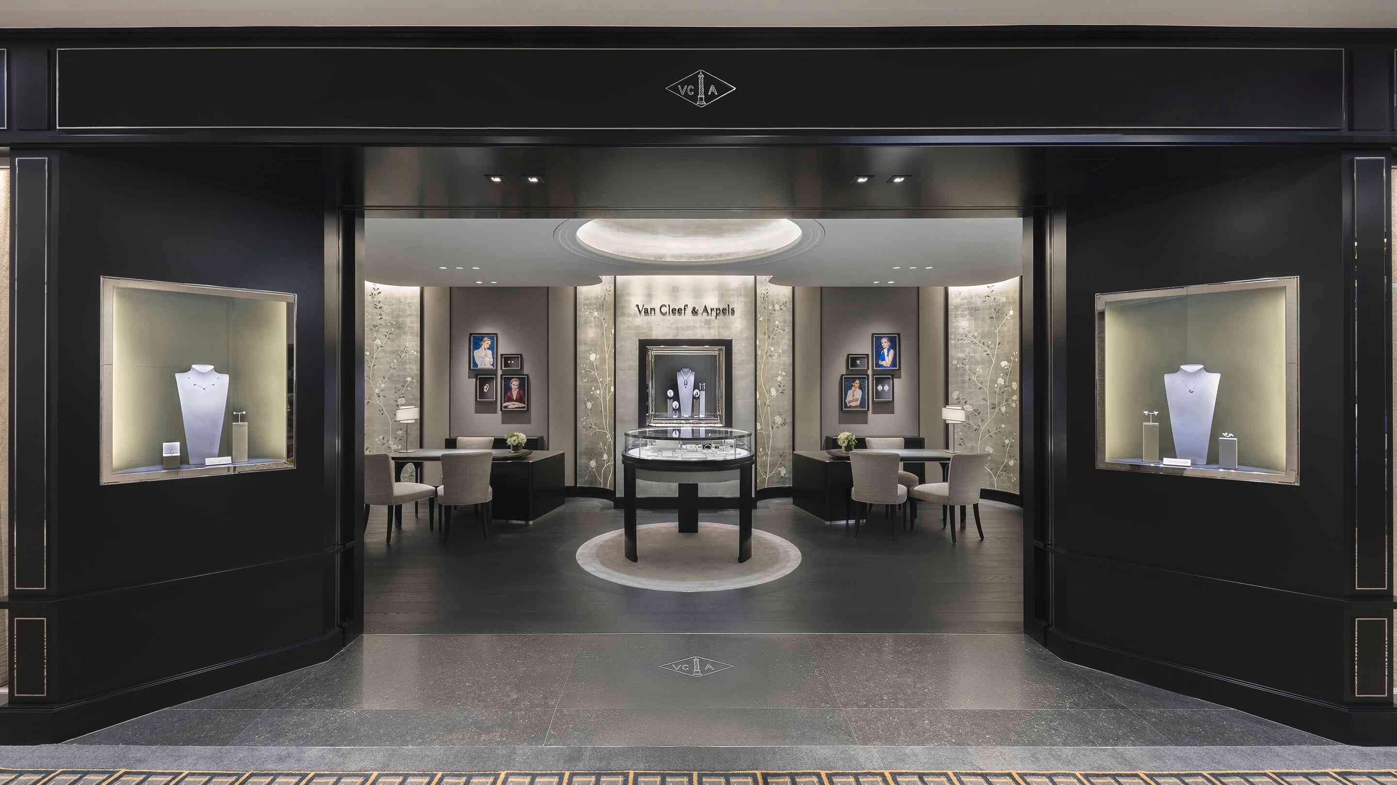 Nagoya - JR Takashimaya boutique present the representative view, Van Cleef & Arpels
