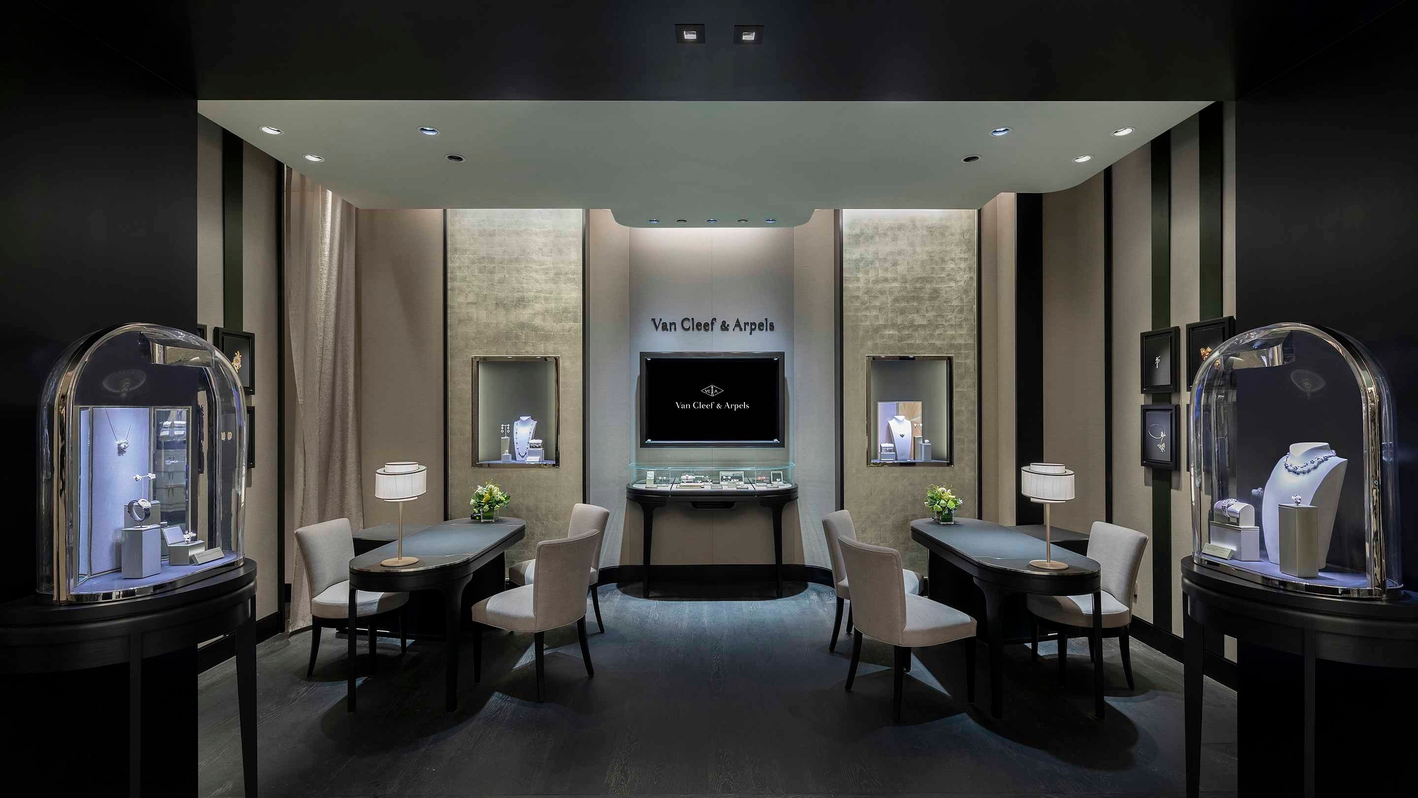 Shanghai Plaza 66 present the interior main area 2 view, Van Cleef & Arpels.
