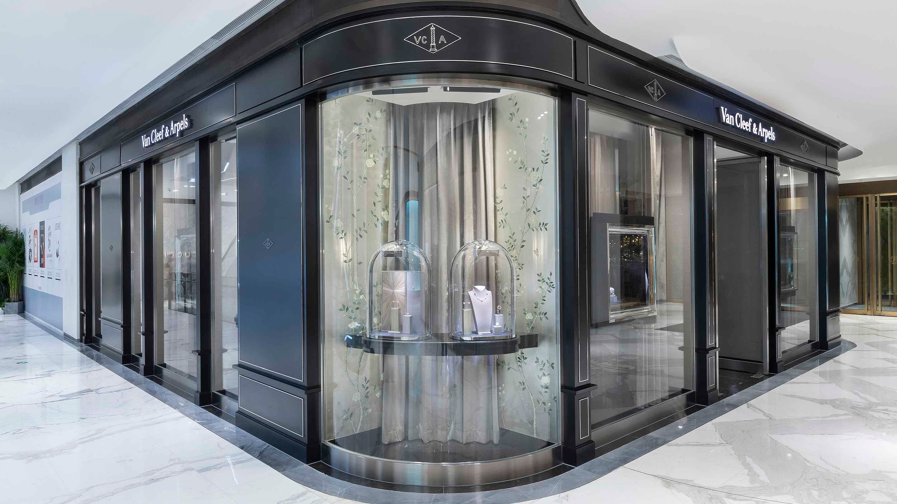 Xian Shin Kong present the exterior facade1, Van Cleef & Arpels.