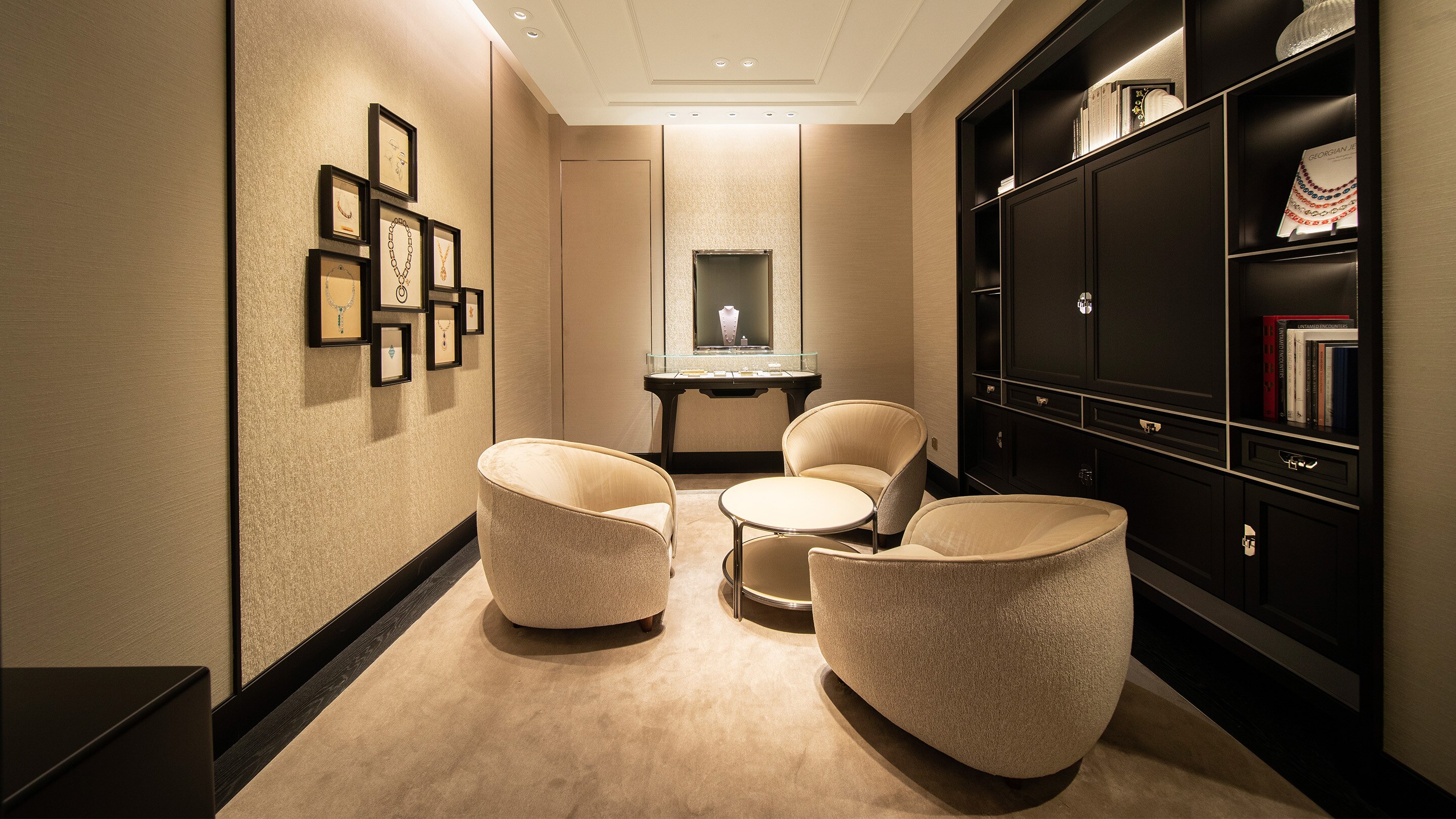 Shanghai L&#39;avenue present the sales area view, Van Cleef and Arpels.