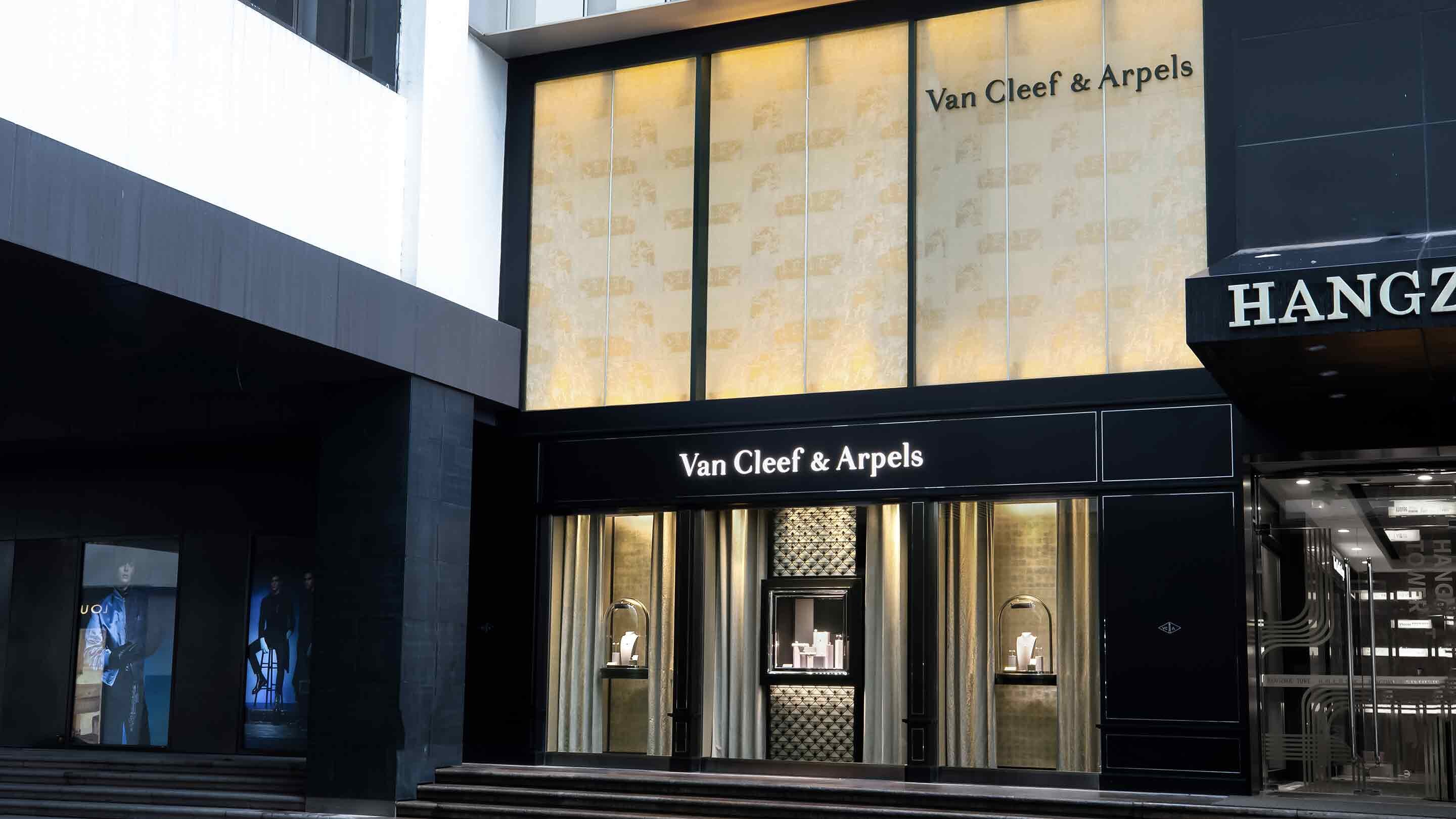Hangzhou Tower present the facade view, Van Cleef & Arpels.