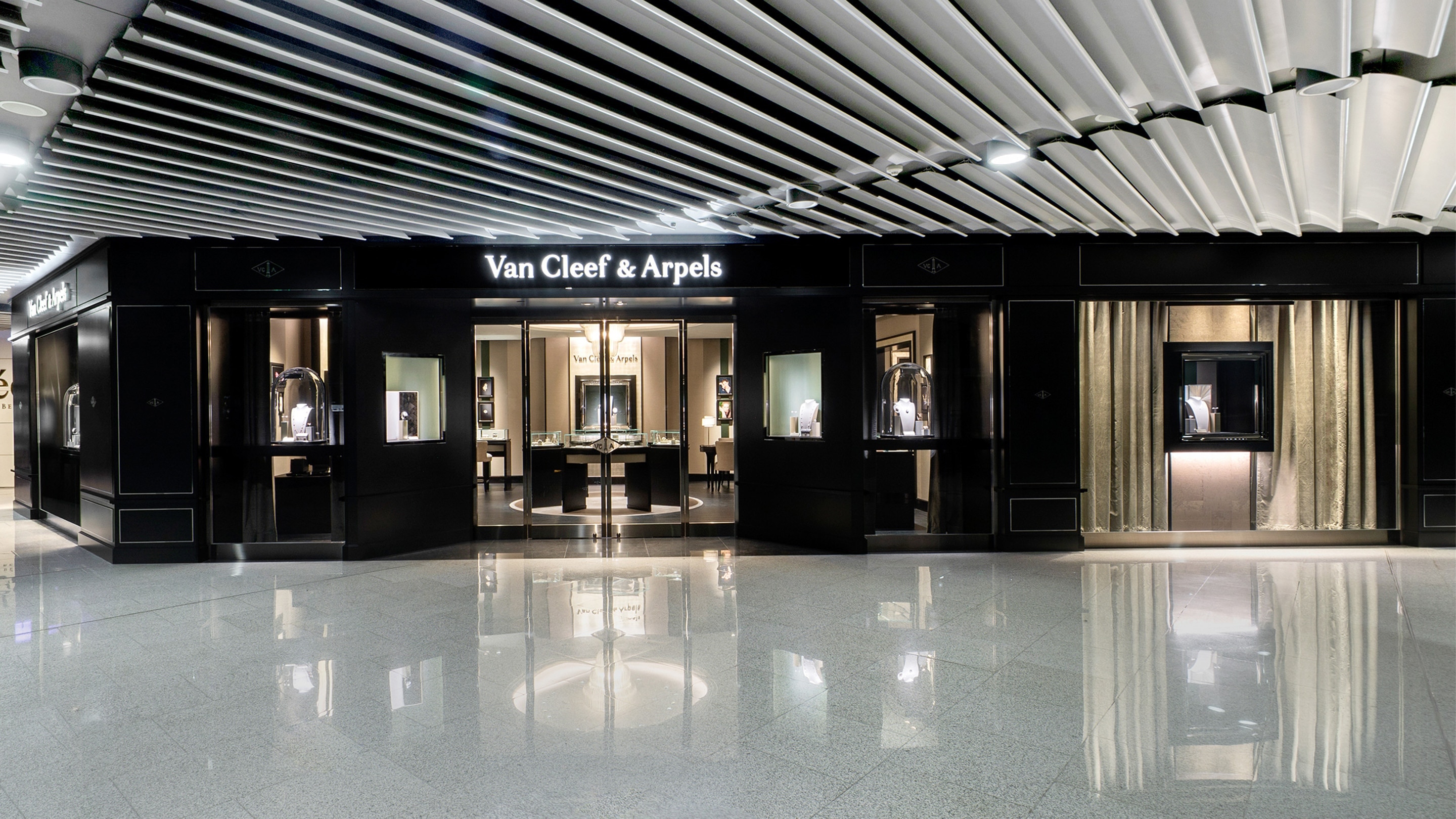 Bejing Parkview Green present the facade view, Van Cleef and Arpels.