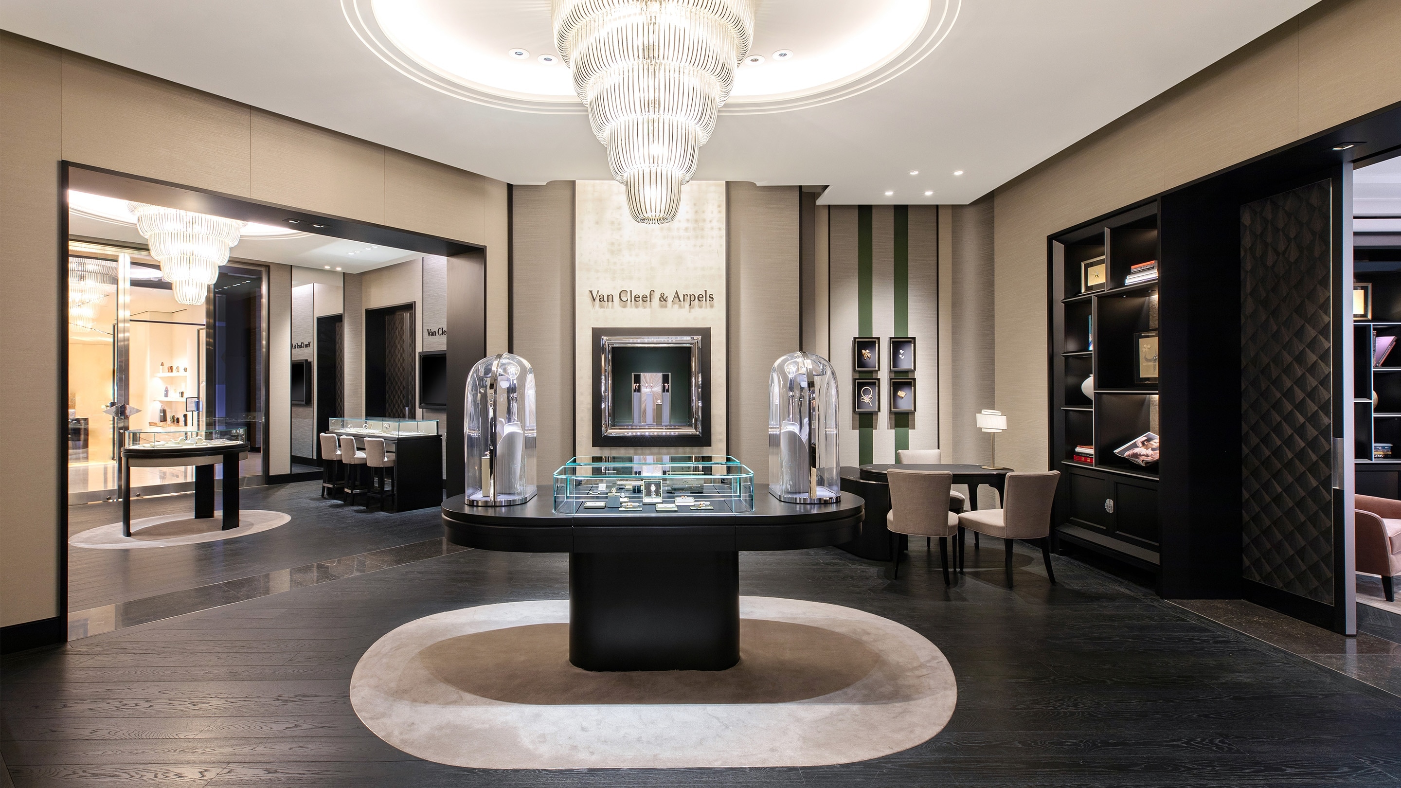 Shanghai L&#39;avenue present the main area 1 view, Van Cleef and Arpels.