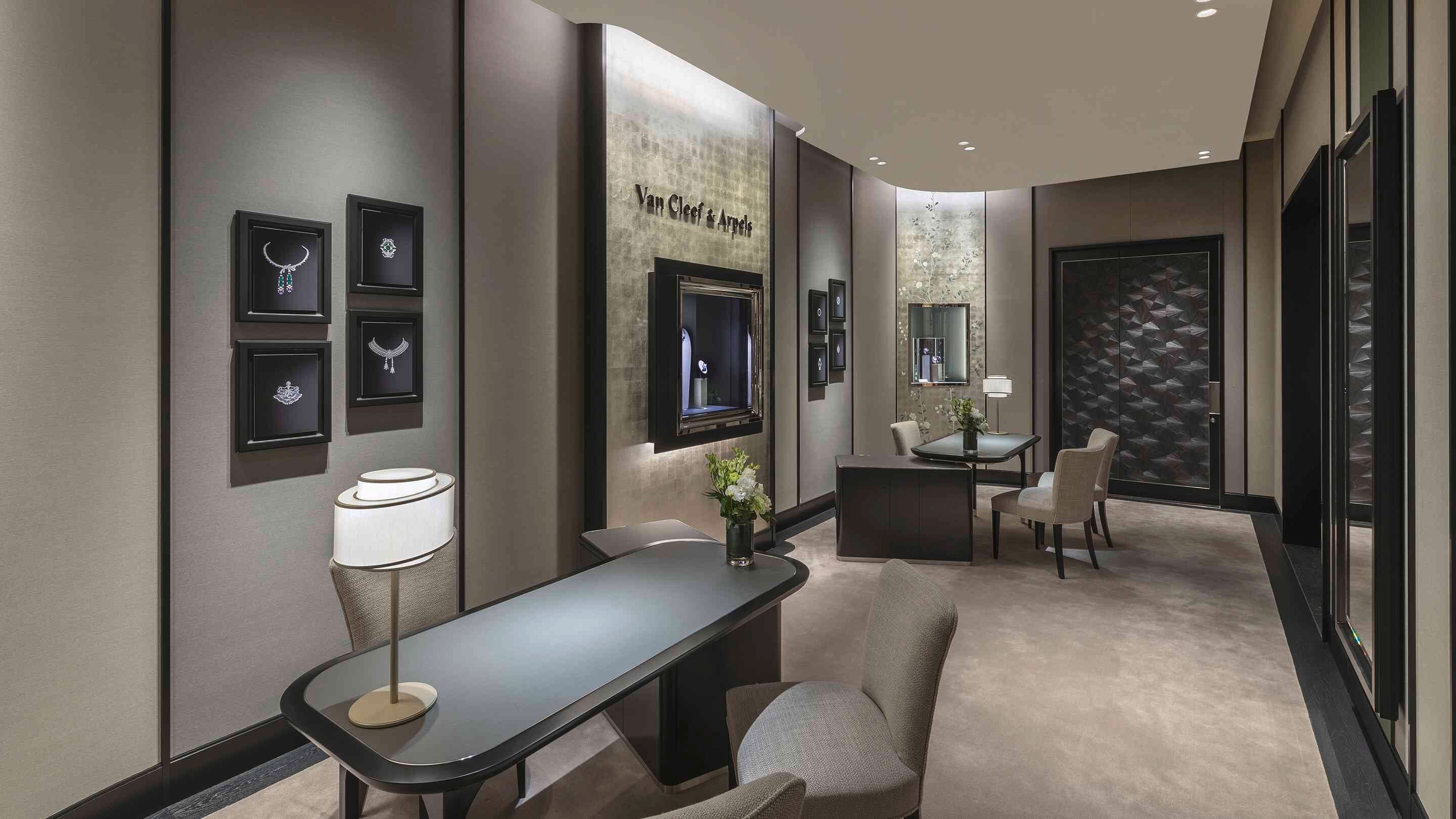Kobe - Hankyu boutique present the interior view, Van Cleef & Arpels