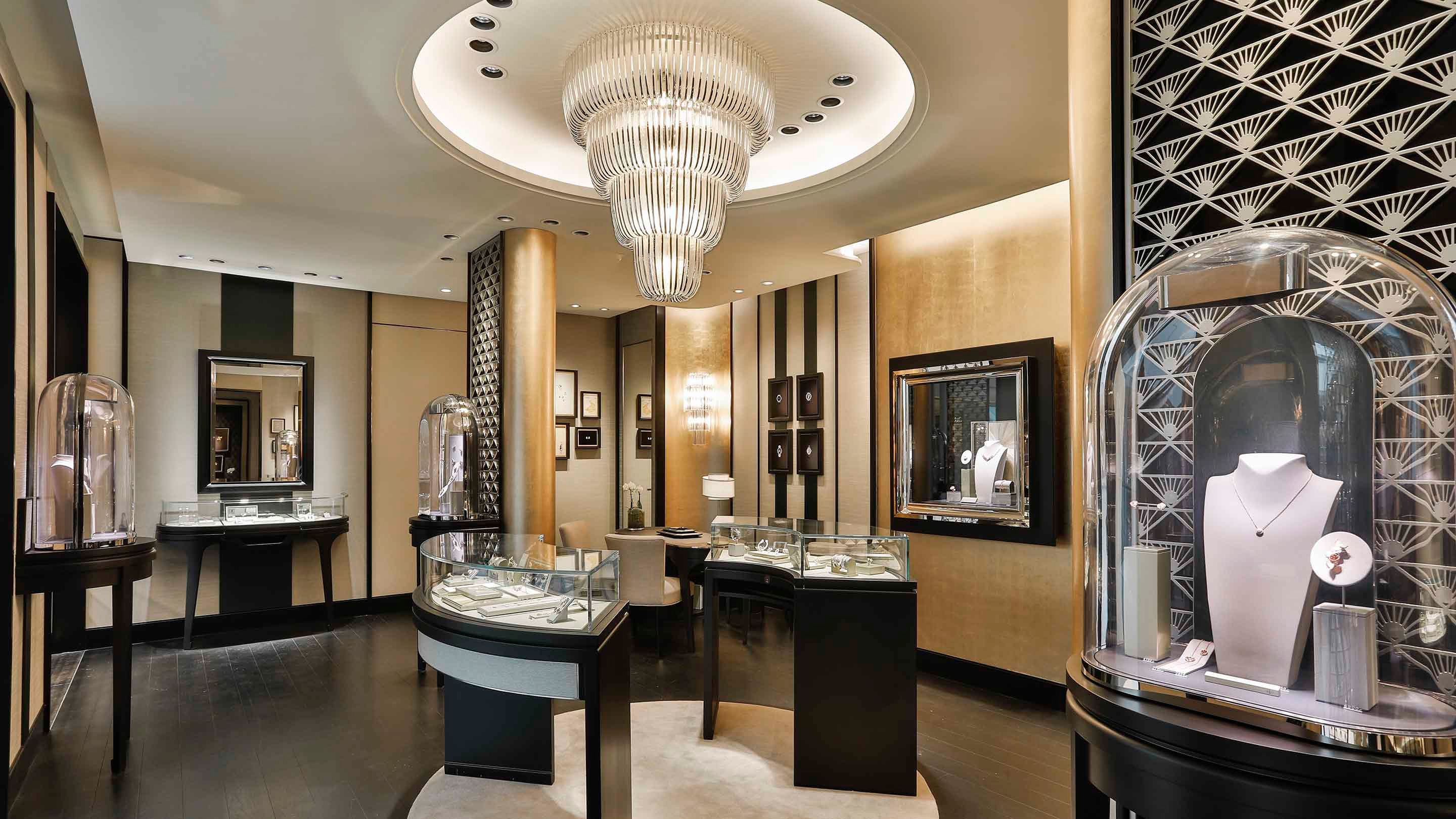 Paris samaritaine boutique present the main aera view, Van Cleef And Arpels