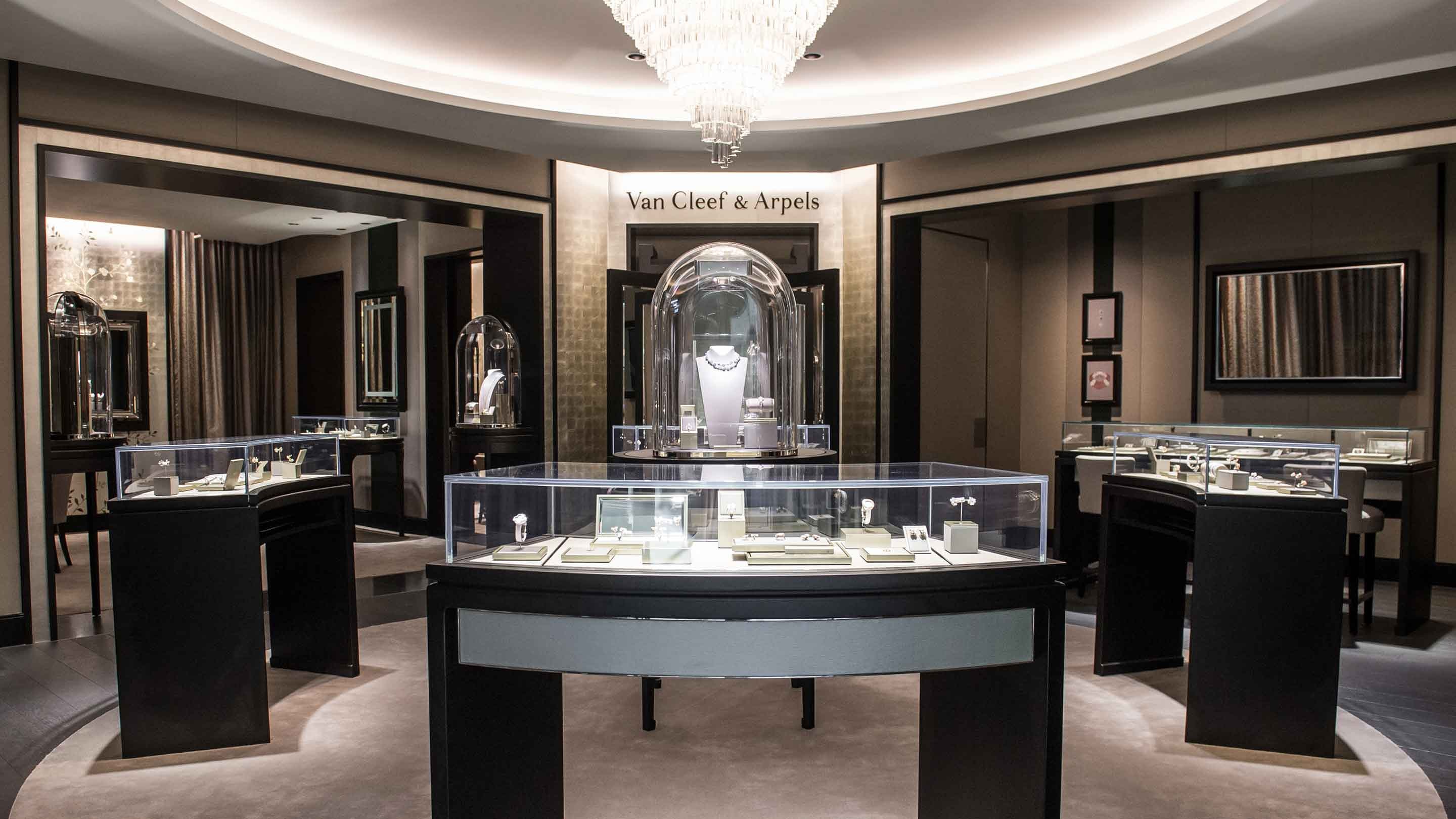 Toronto, Yorkdale, picture of the boutique's main area, Van Cleef & Arpels.