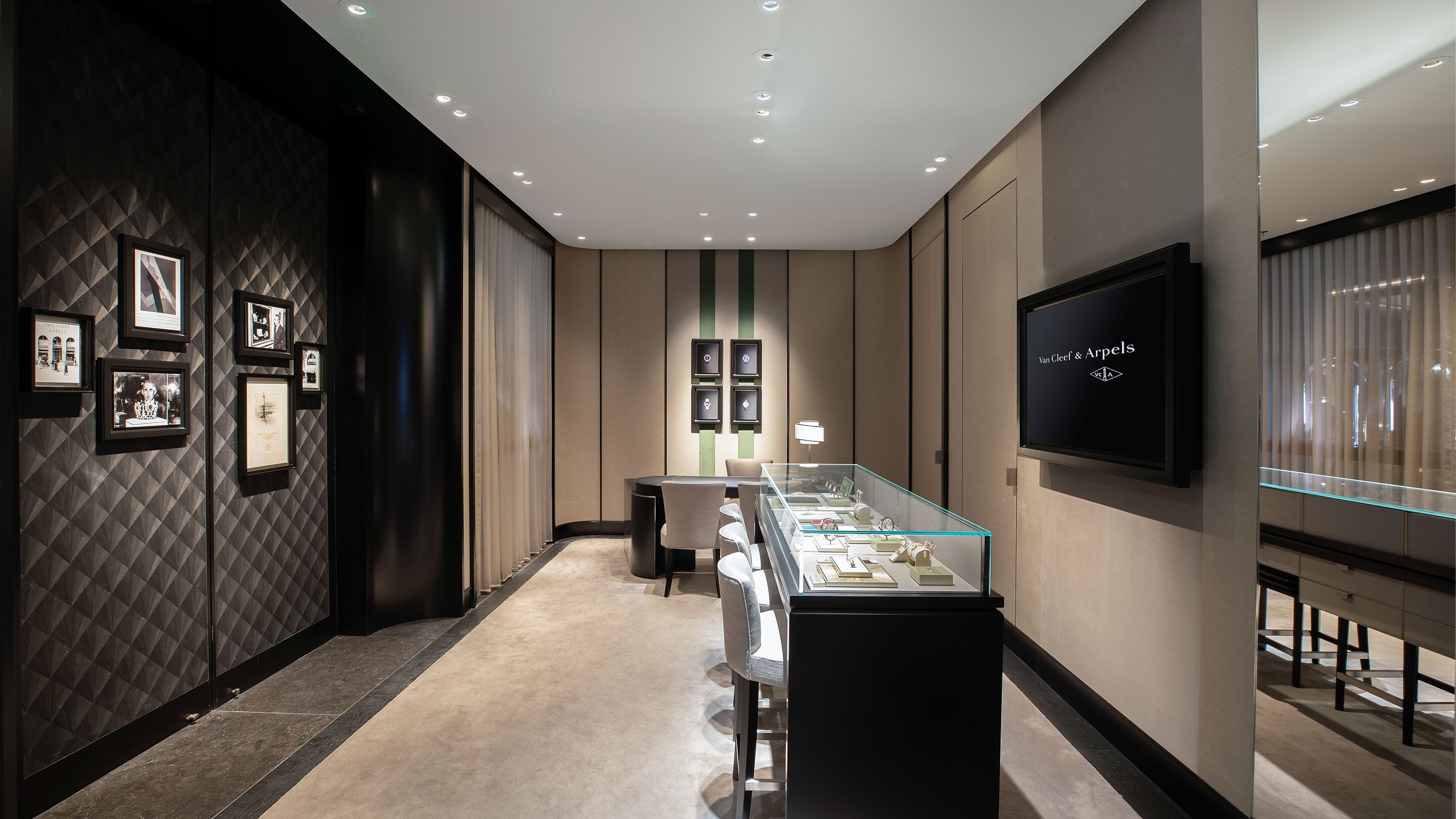 Shanghai Taikoo present the sales area view, Van Cleef and Arpels.