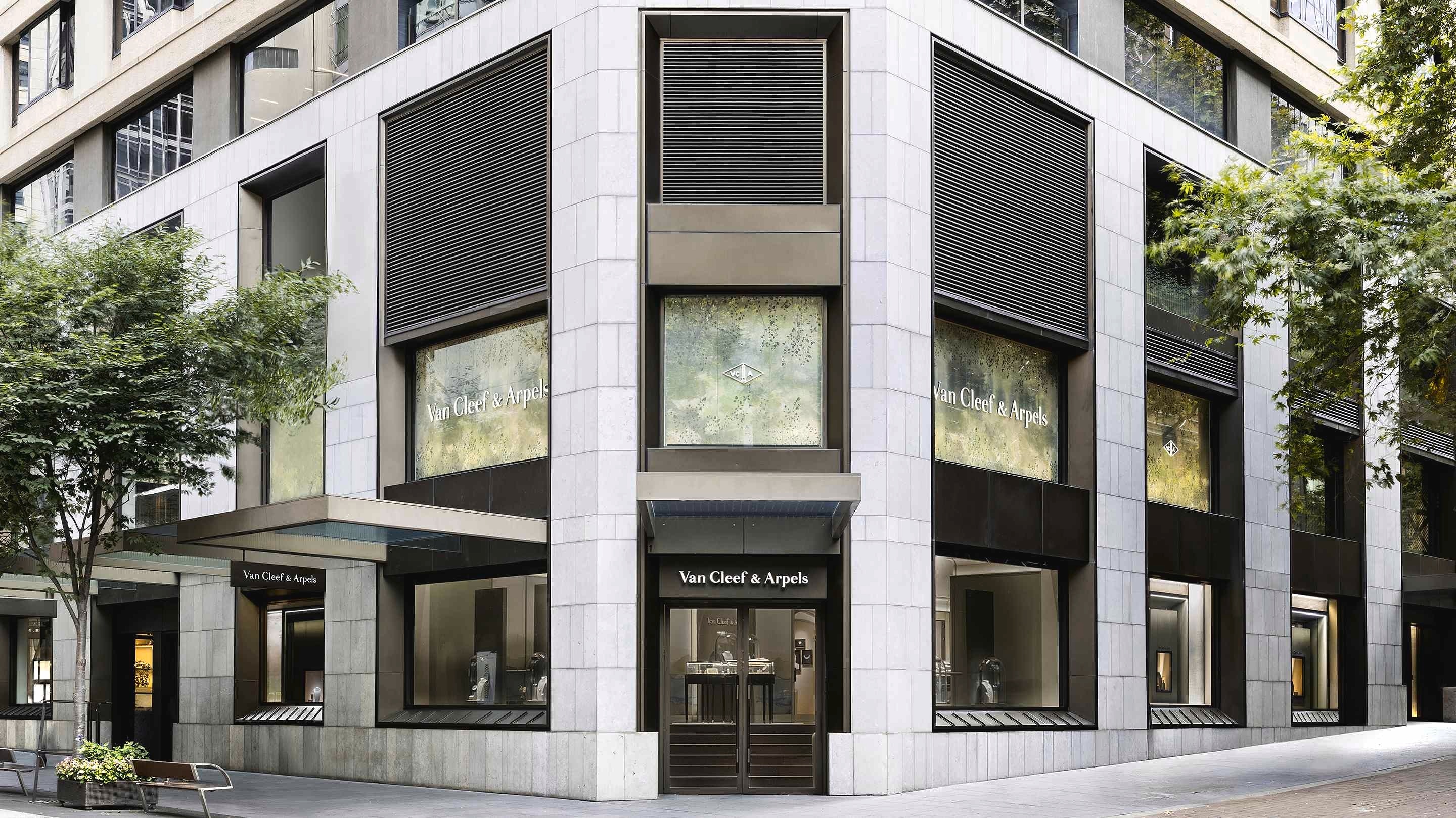 The temporary Van Cleef & Arpels boutique on George Street, Sydney, presents the facade.