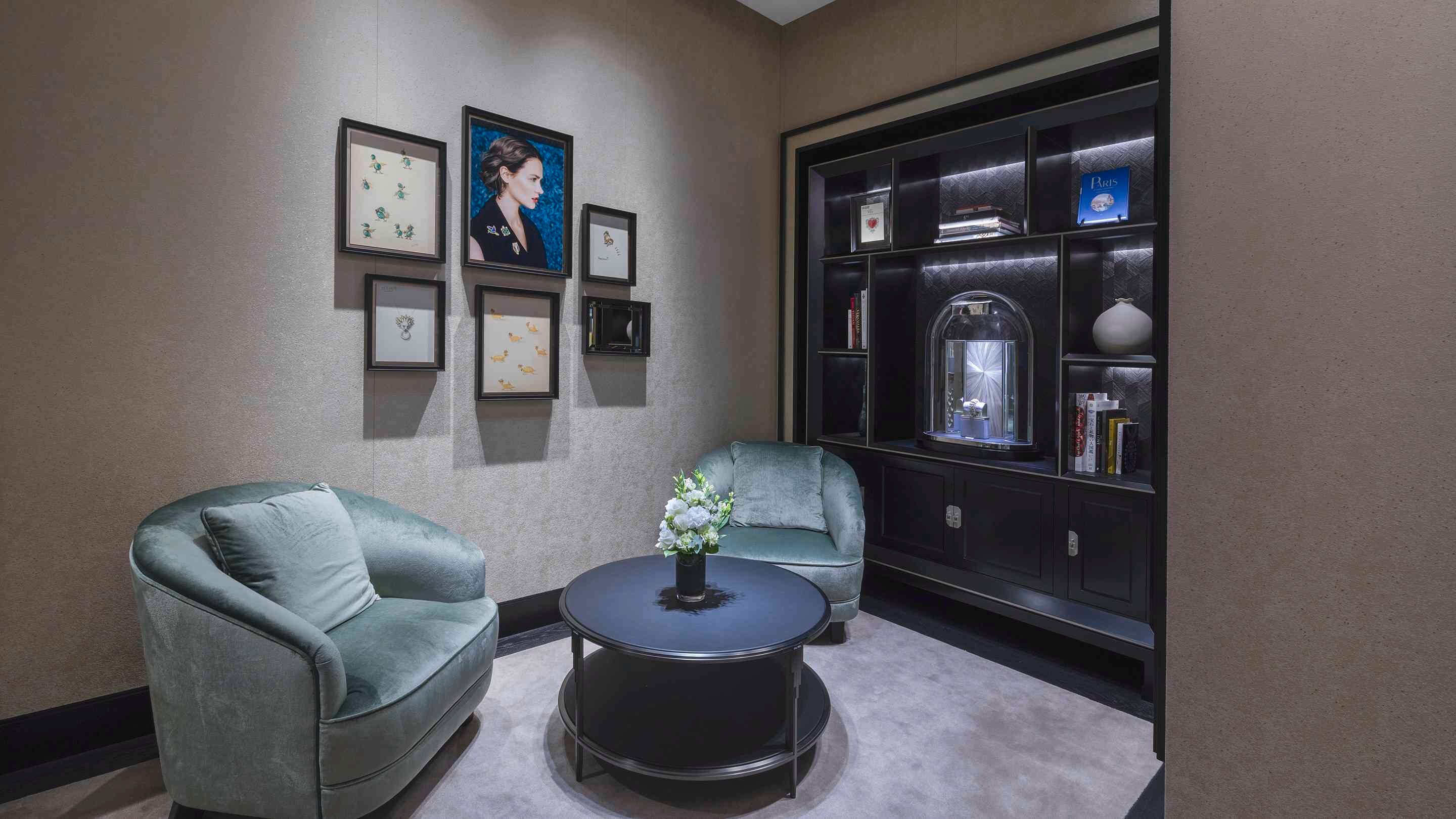 Kobe - Hankyu boutique present the interior view, Van Cleef & Arpels