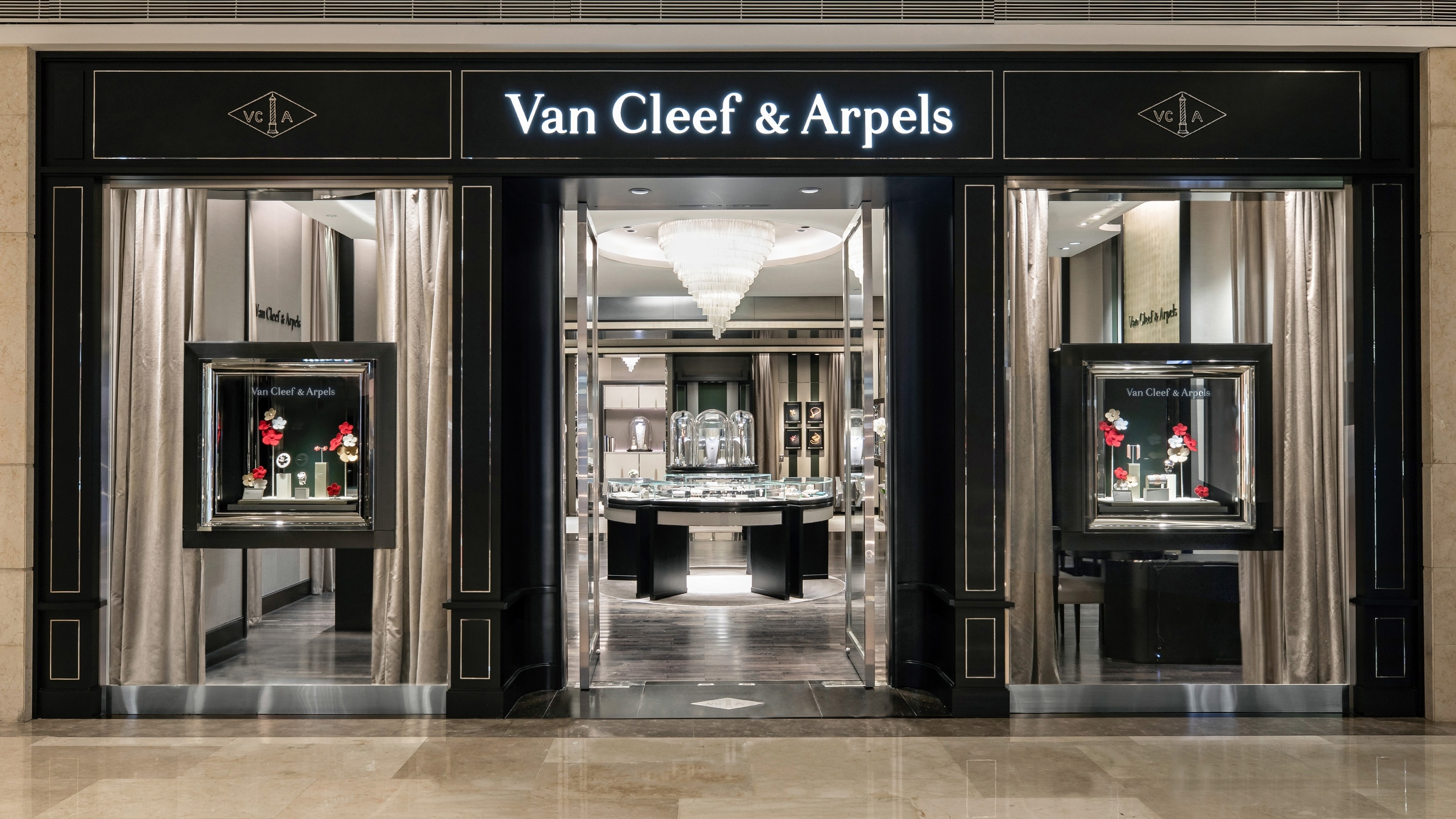 Wuhan International Plaza present the facade view, Van Cleef and Arpels.