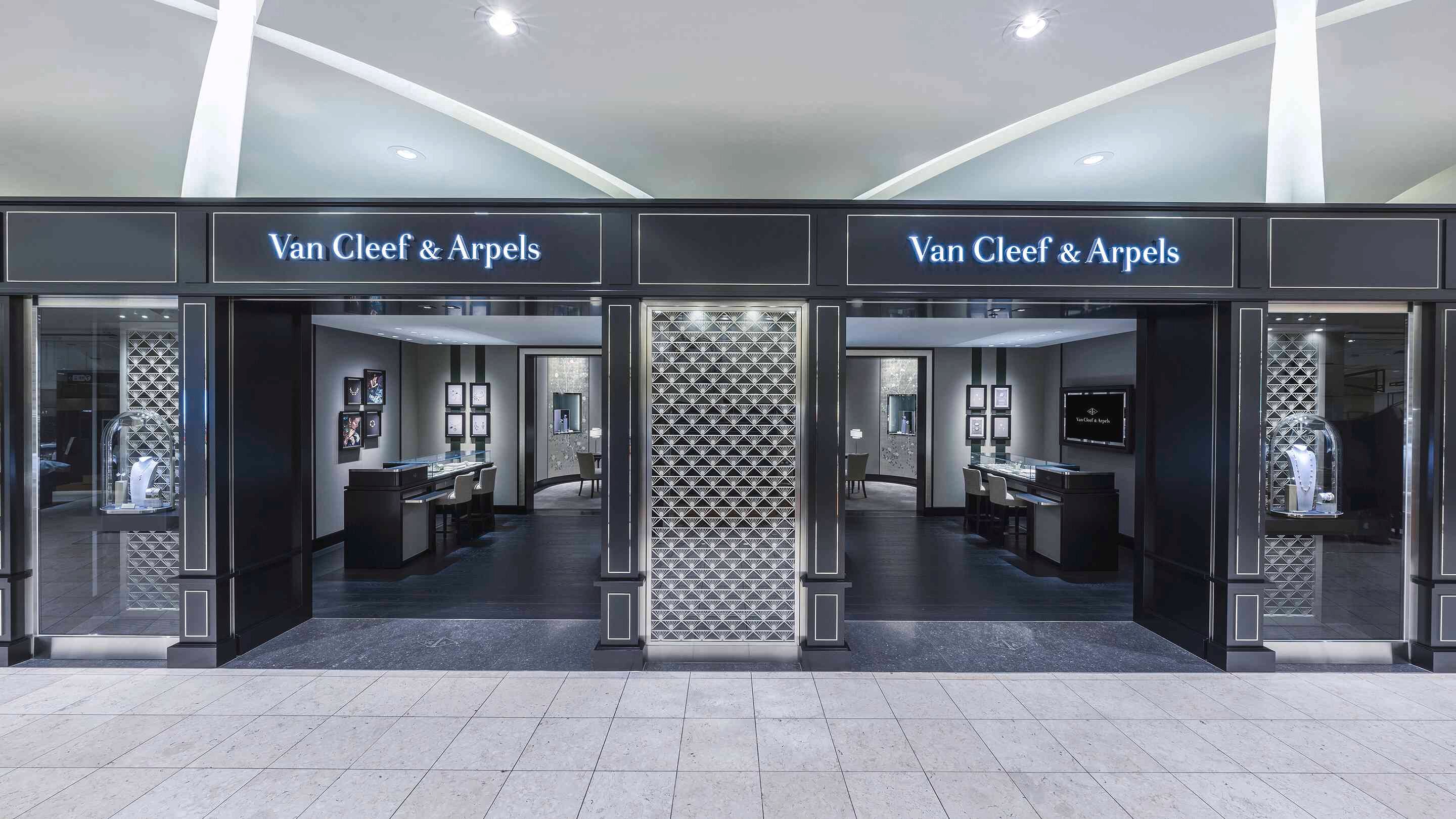 Kobe - Hankyu boutique present the representative view, Van Cleef & Arpels