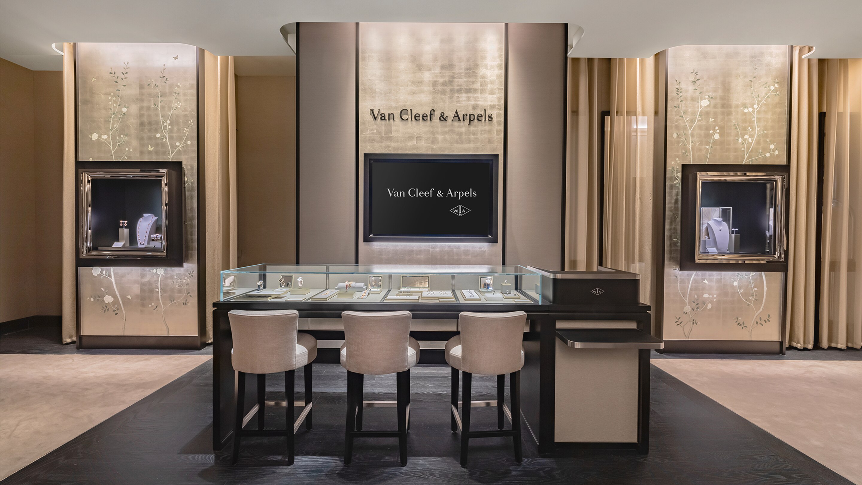 Chongqing Starlight 68 present the interior view2, Van Cleef and Arpels.