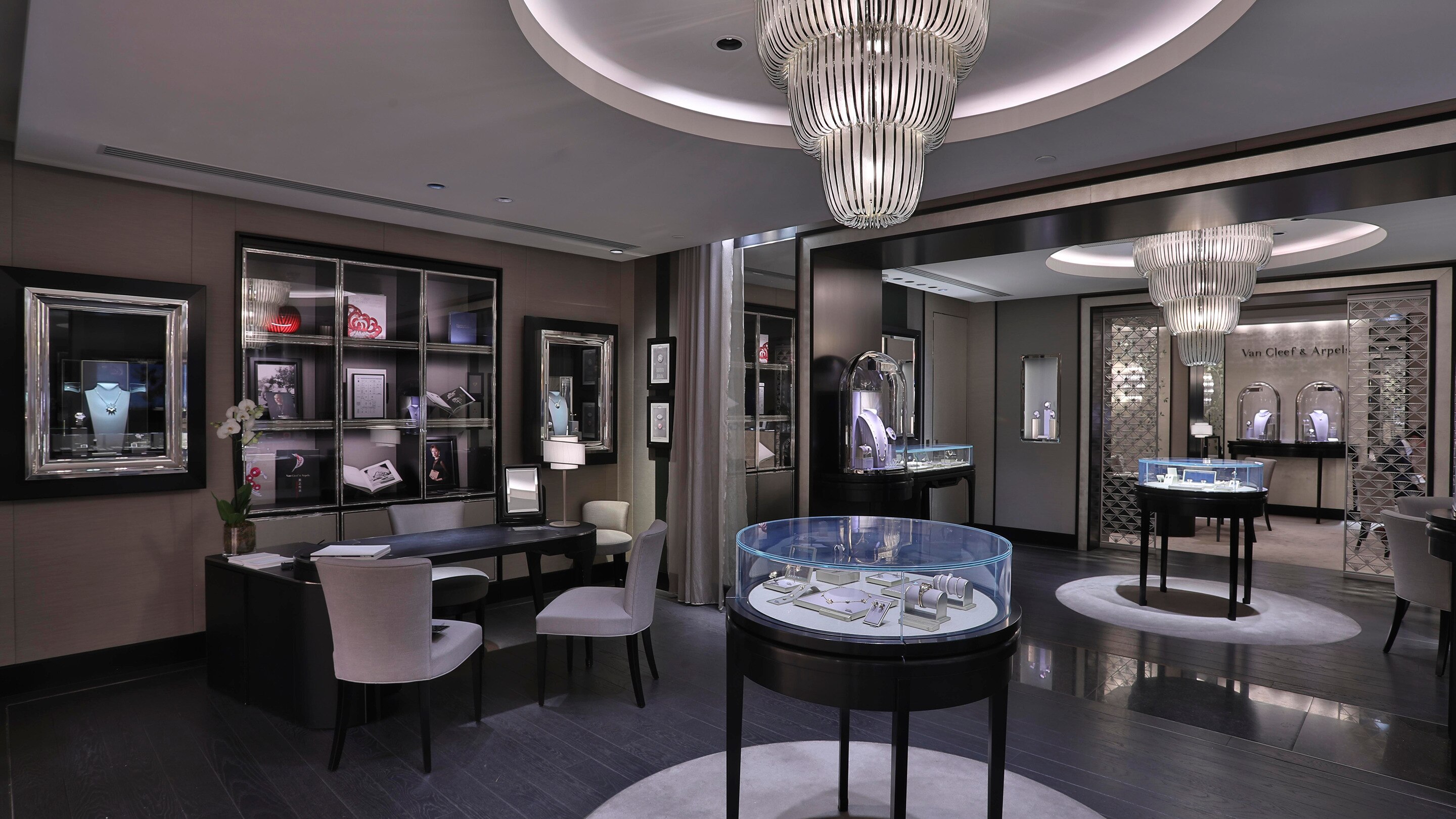 paris printemps boutique present main area view, Van Cleef & Arpels