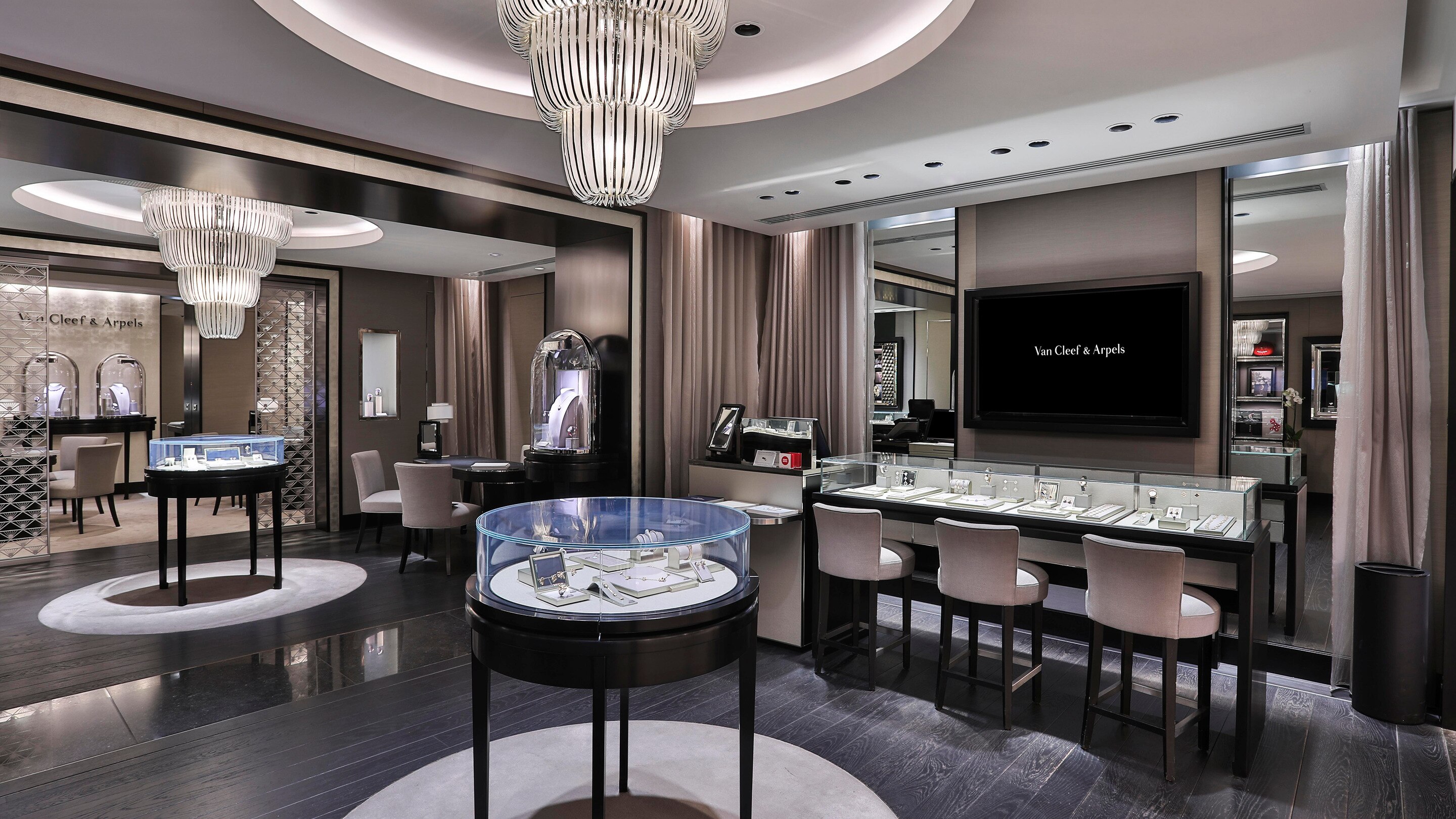 paris printemps boutique present main area view, Van Cleef & Arpels