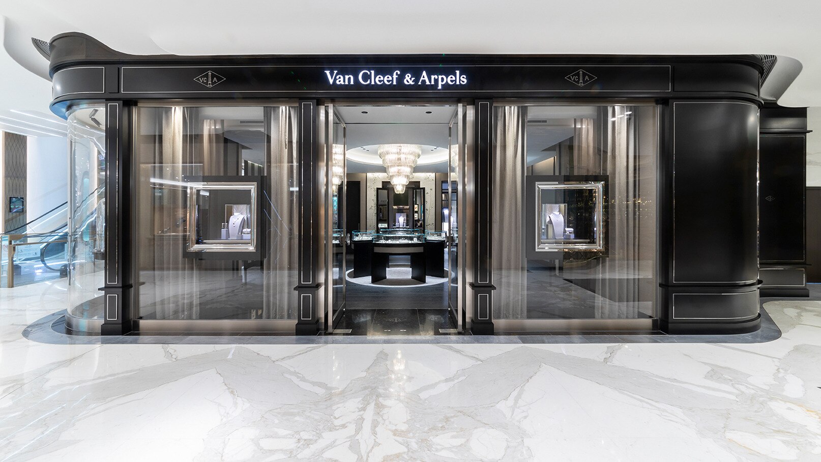 xian shin kong place boutique present facade view, Van Cleef & Arpels